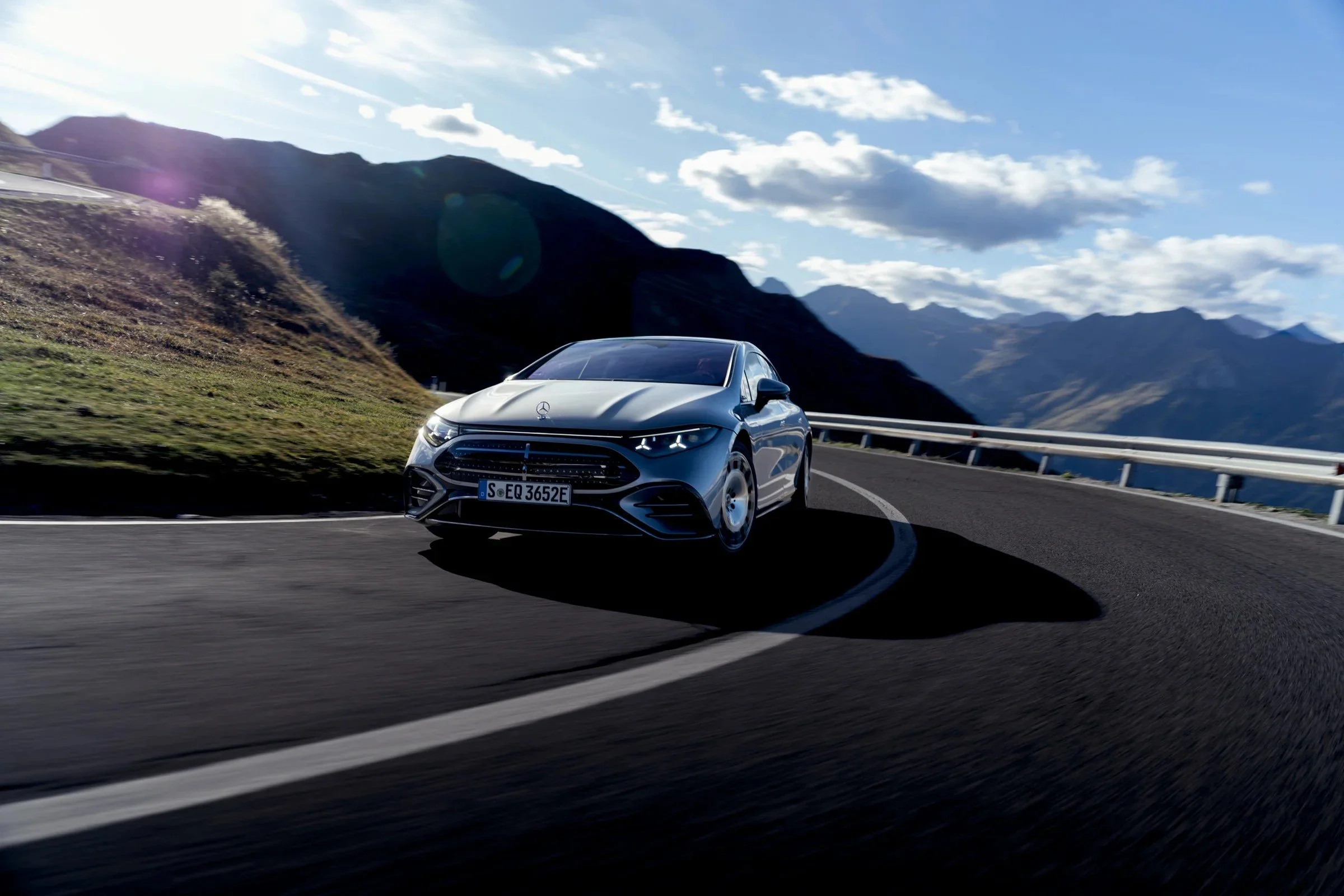 mercedes-benz-eqs-500-4matic-limuzyna-widok-z-przodu-03.jpg