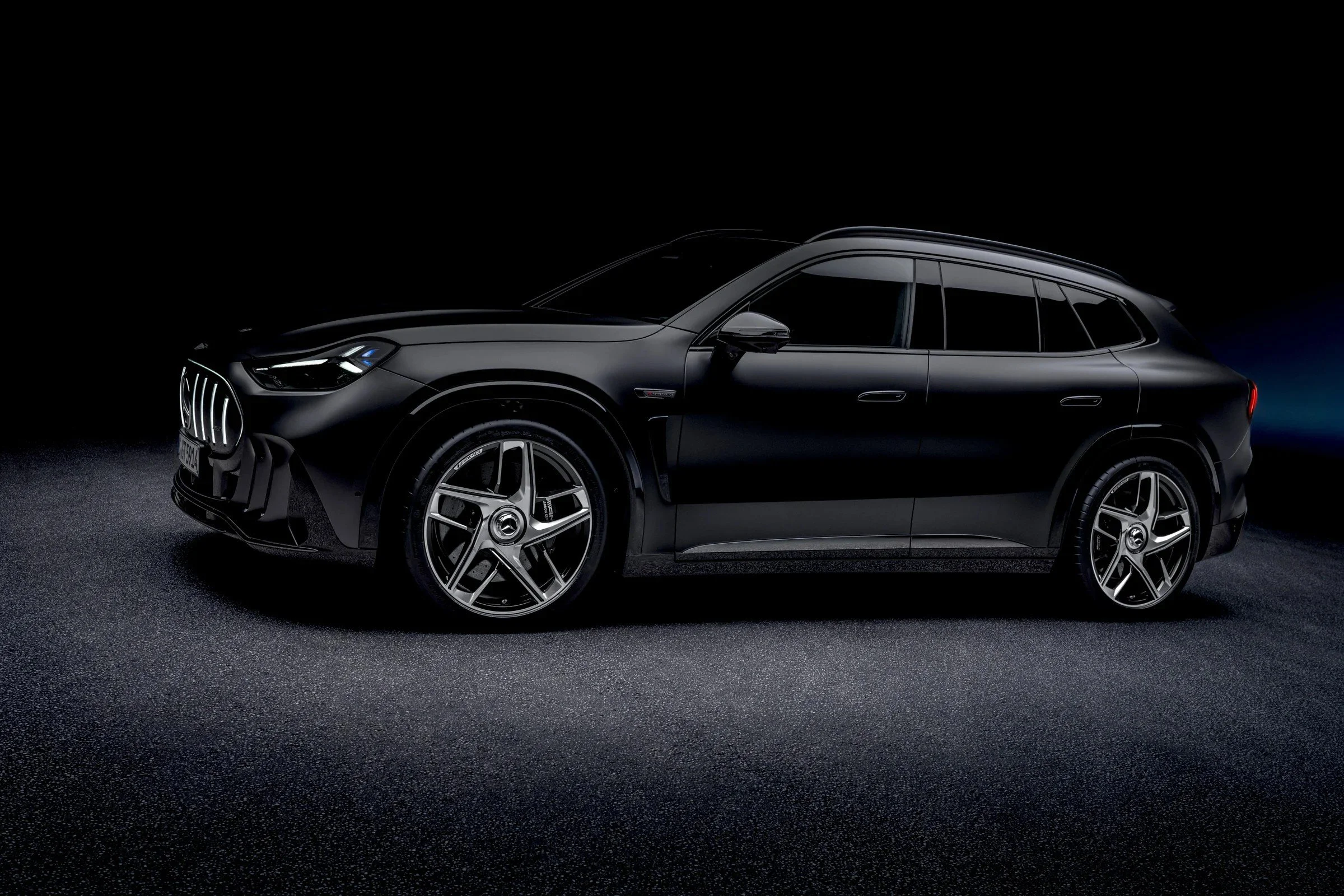 mercedes-amg-gt-affalterbach-suv-2026-widok-z-przodu-03.jpg