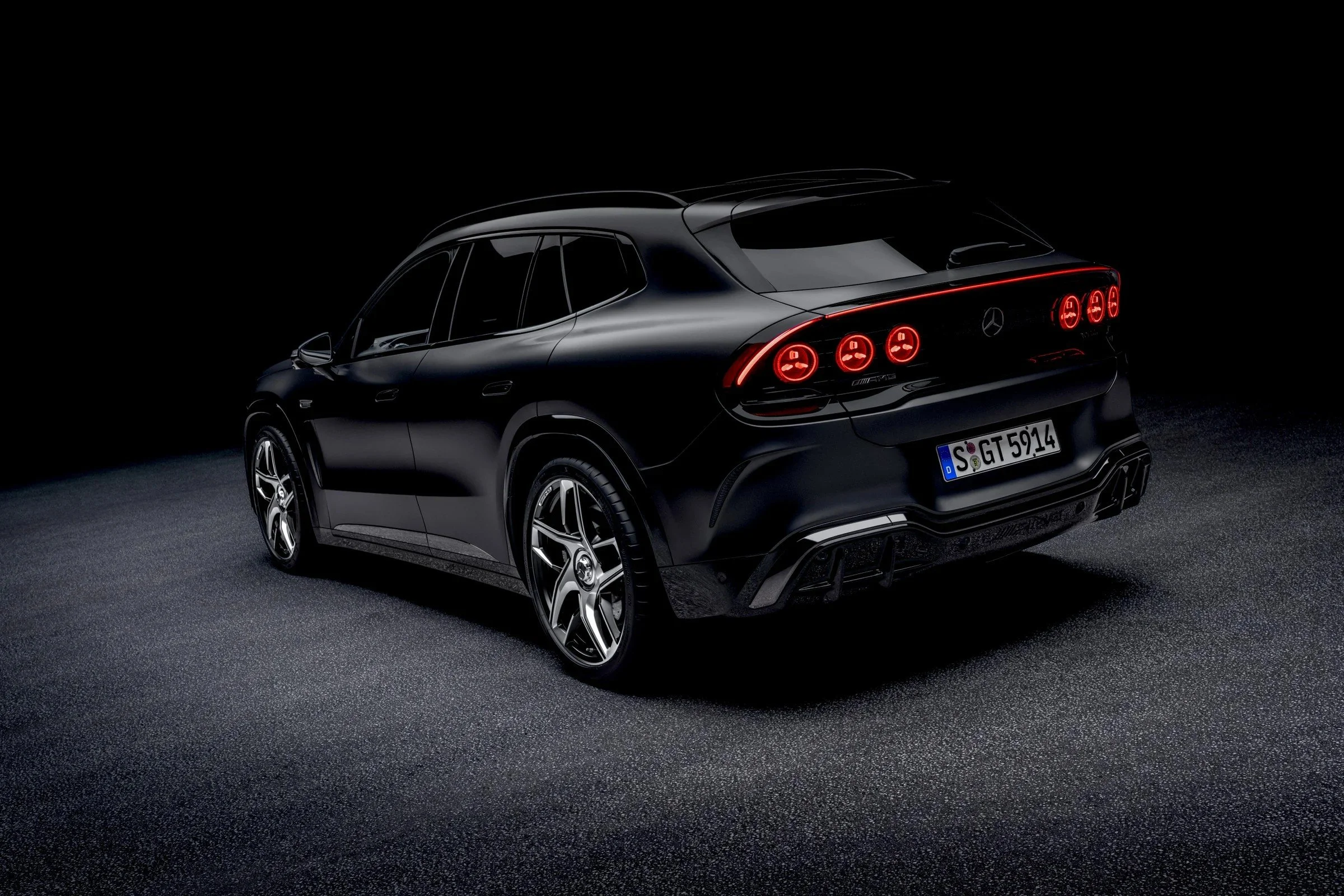 mercedes-amg-gt-affalterbach-suv-2026-widok-z-tylu-05.jpg