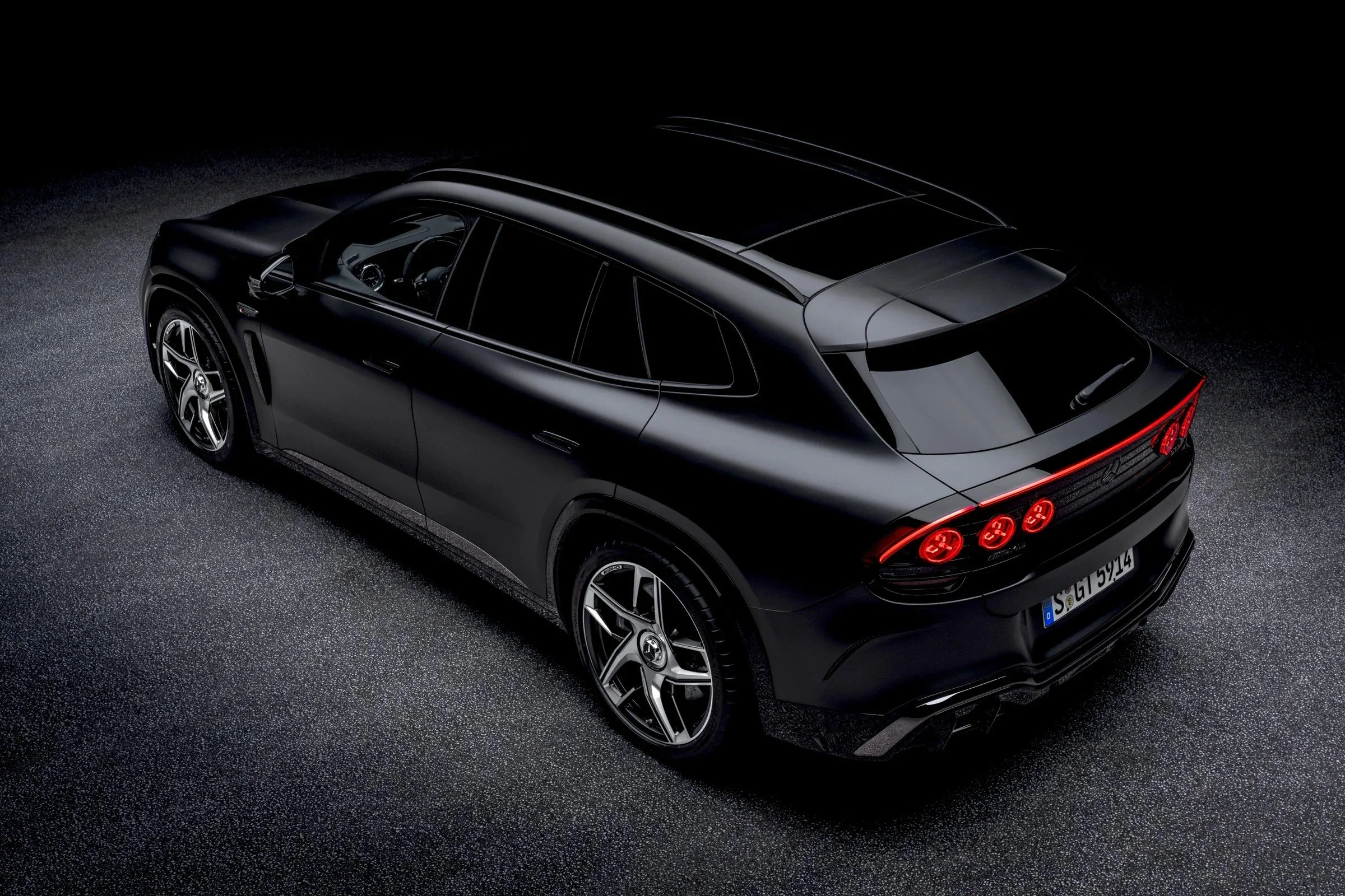 mercedes-amg-gt-affalterbach-suv-2026-widok-z-tylu-06.jpg