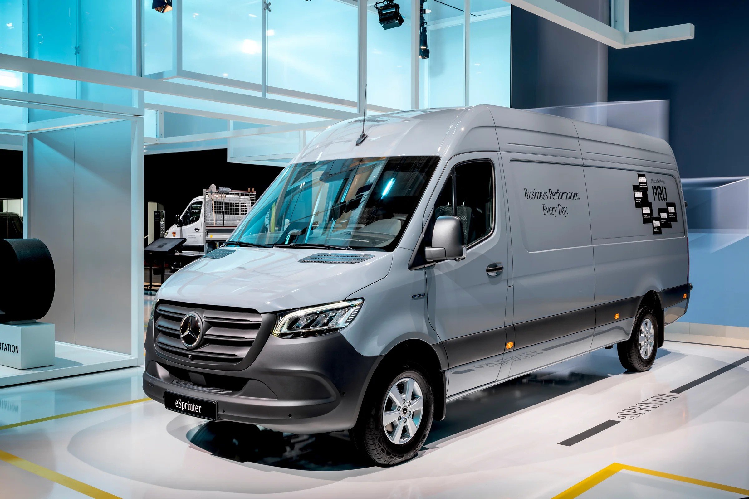 mercedes-benz-esprinter-widok-z-przodu-07.jpg