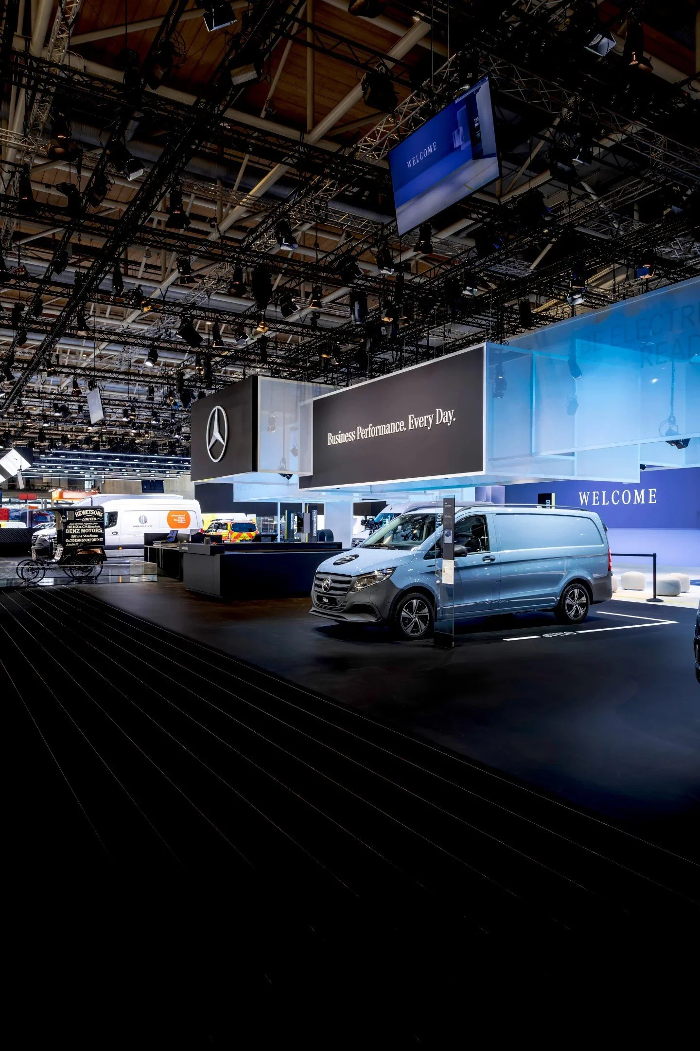mercedes-benz-esprinter-widok-z-boku-01.jpg