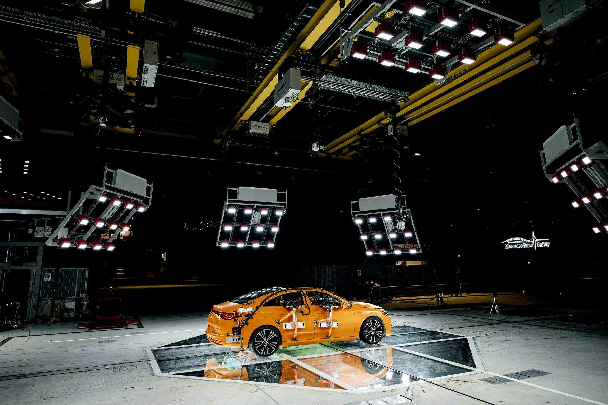 mercedes-benz-cla-limuzyna-widok-z-tylu-13.jpg