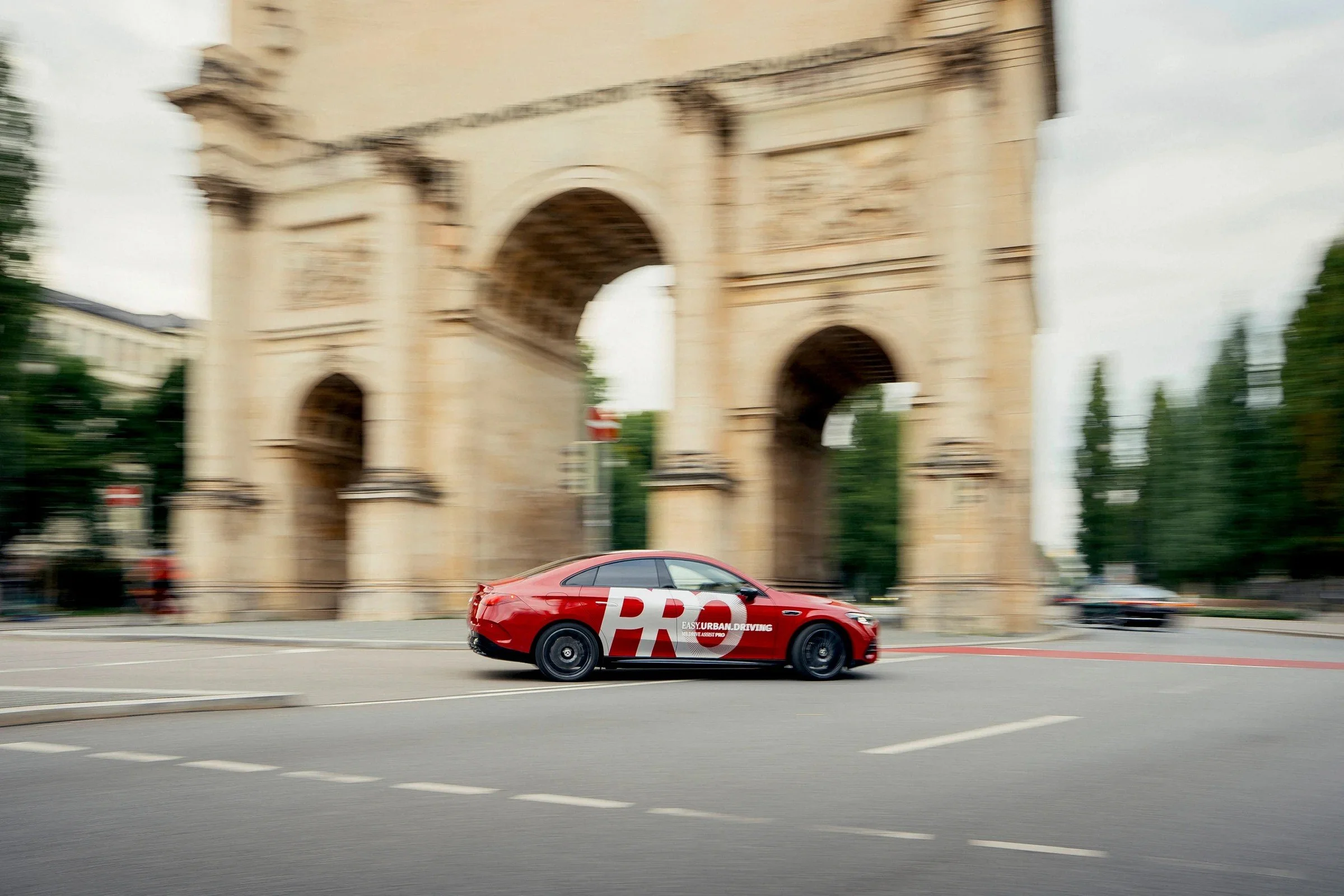 mercedes-benz-coupe-widok-z-boku-03.jpg