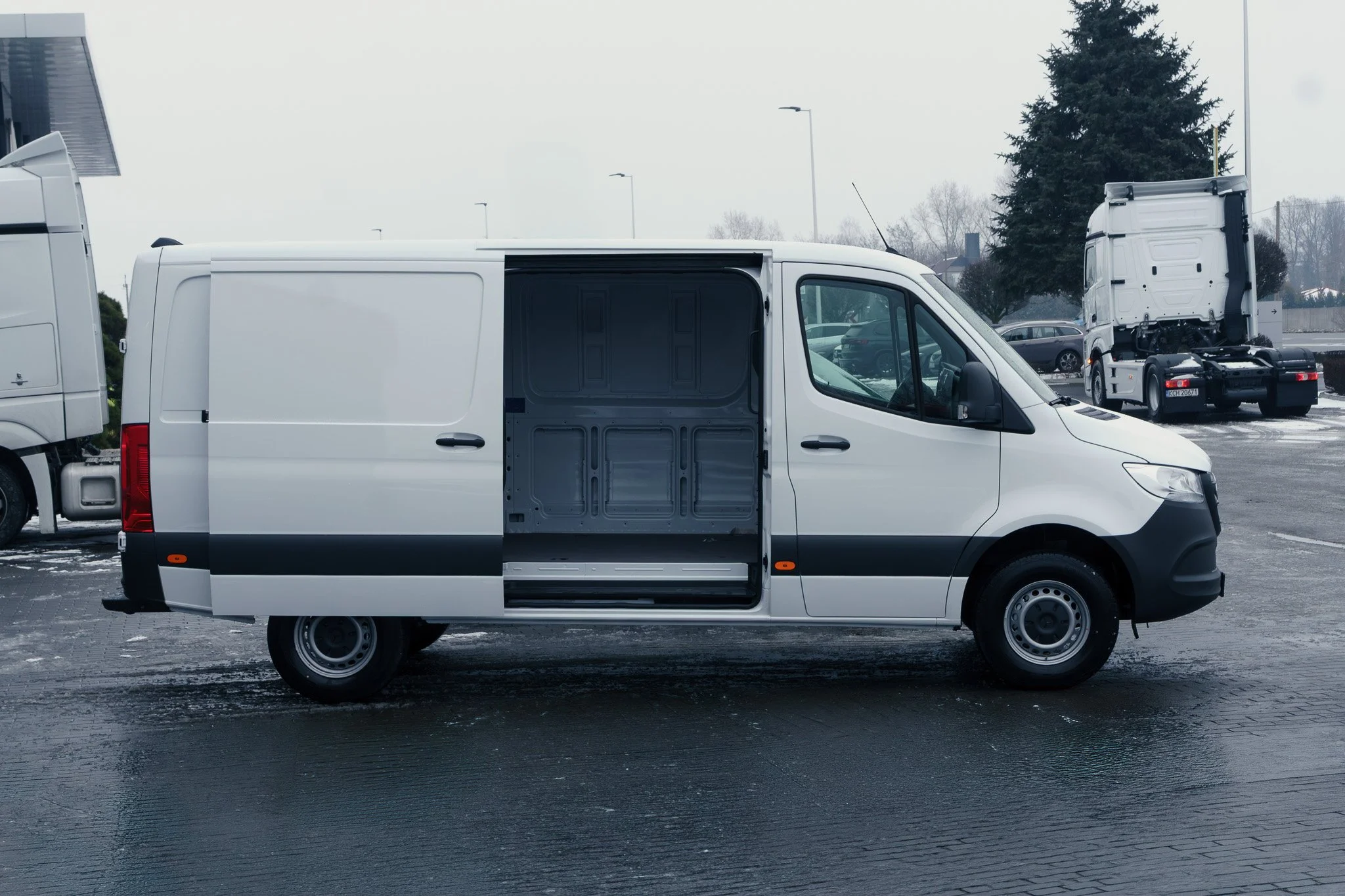 mercedes-sprinter-krotki-standard-wyprzedaz-rocznika-2025-mercedes-garcarek.4.jpg