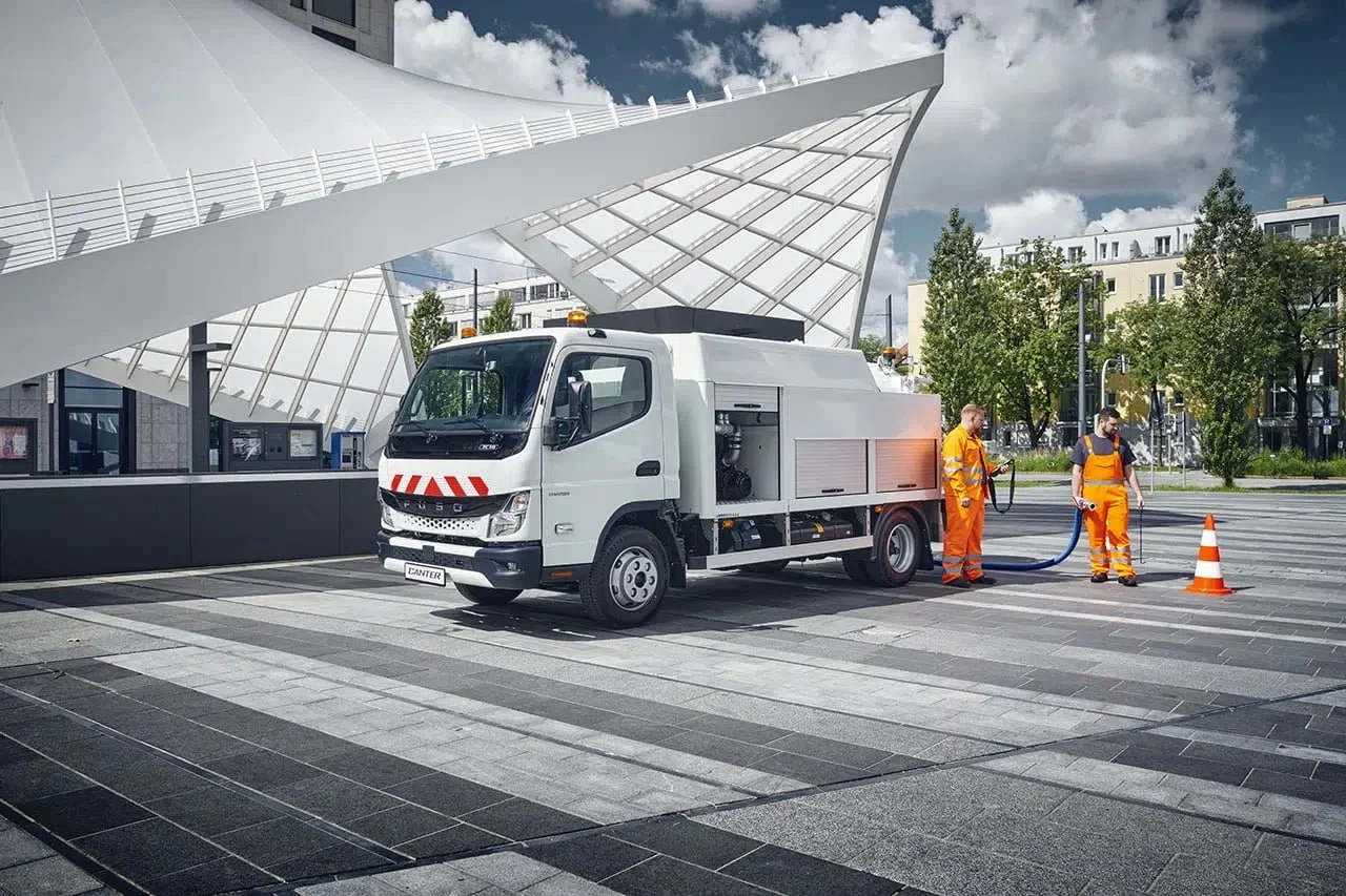 fuso z zabudową dla branży komunalnej