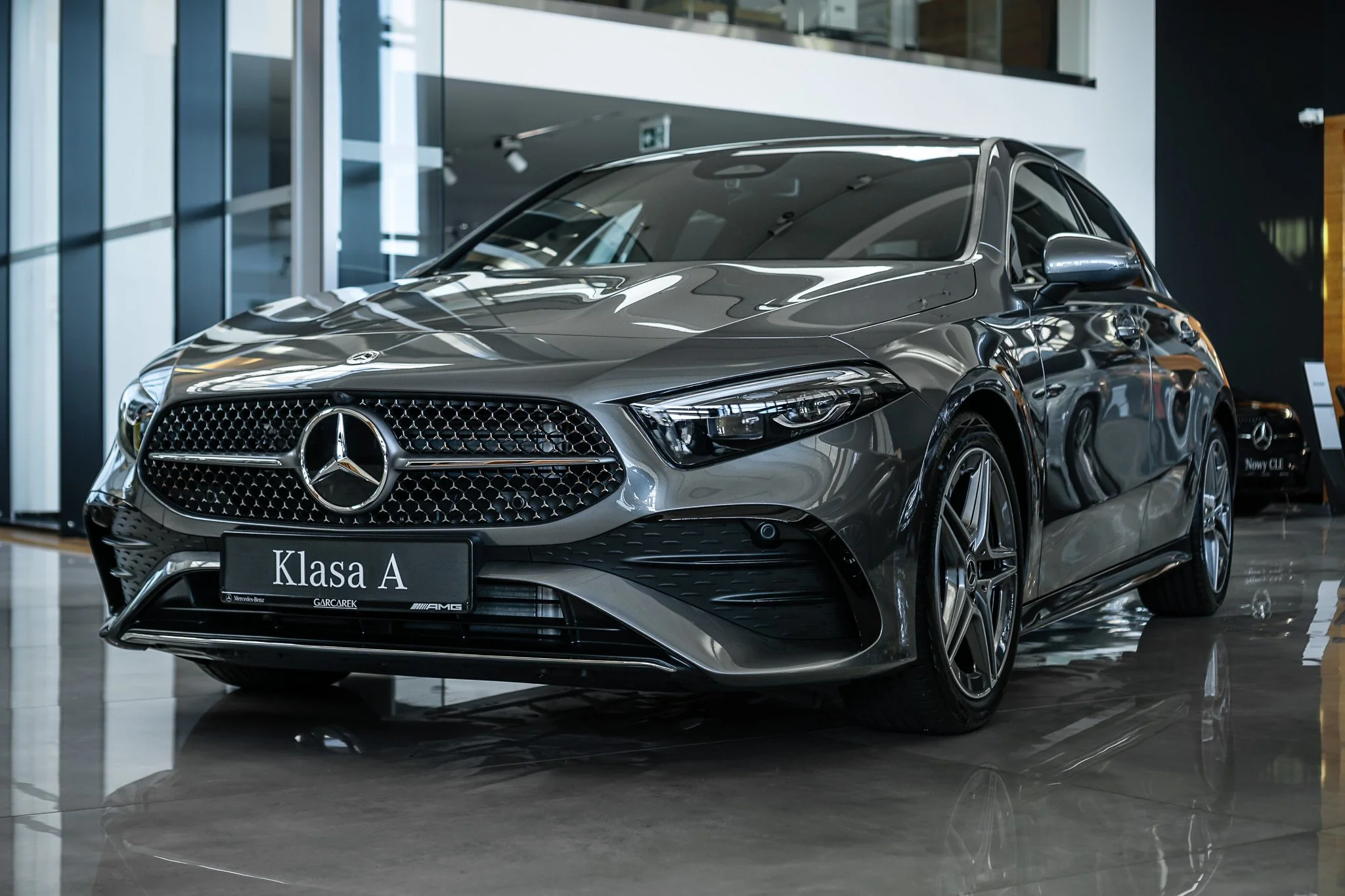 mercedes-benz-klasa-a-200d-hatchback-01.jpg