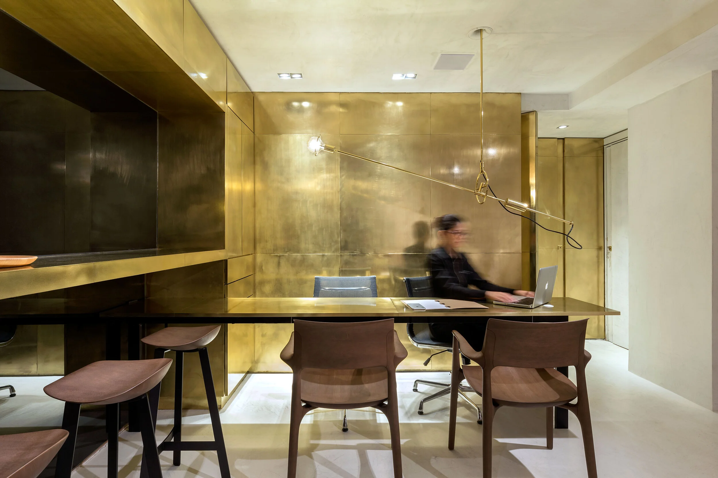 projeto-interiores-comercial-clinica-odontologica-lor-lorena-leao-brasilia-umaum-arquitetura-design-latao-dourado-2.jpg