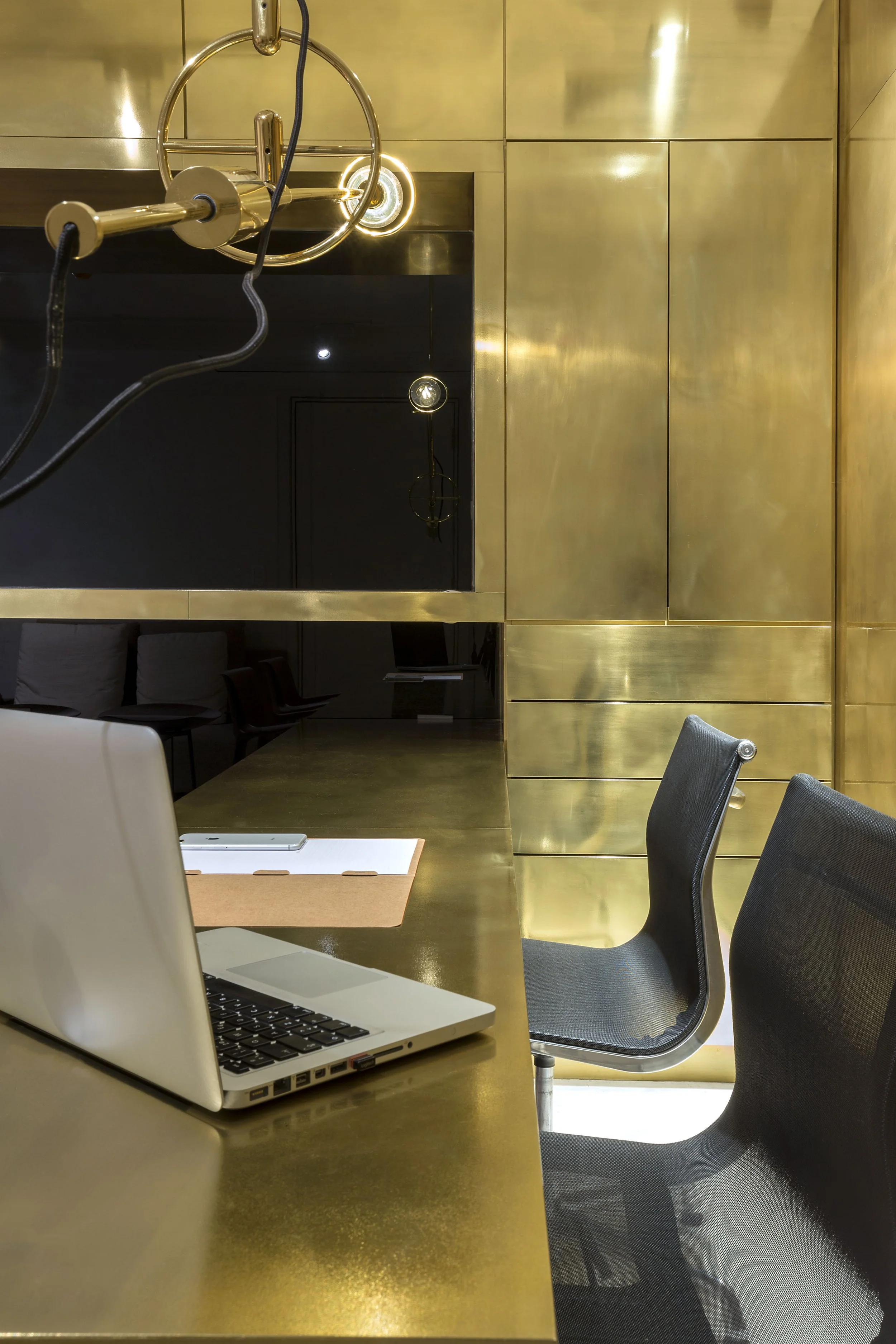 projeto-interiores-comercial-clinica-odontologica-lor-lorena-leao-brasilia-umaum-arquitetura-design-latao-dourado-4.jpg