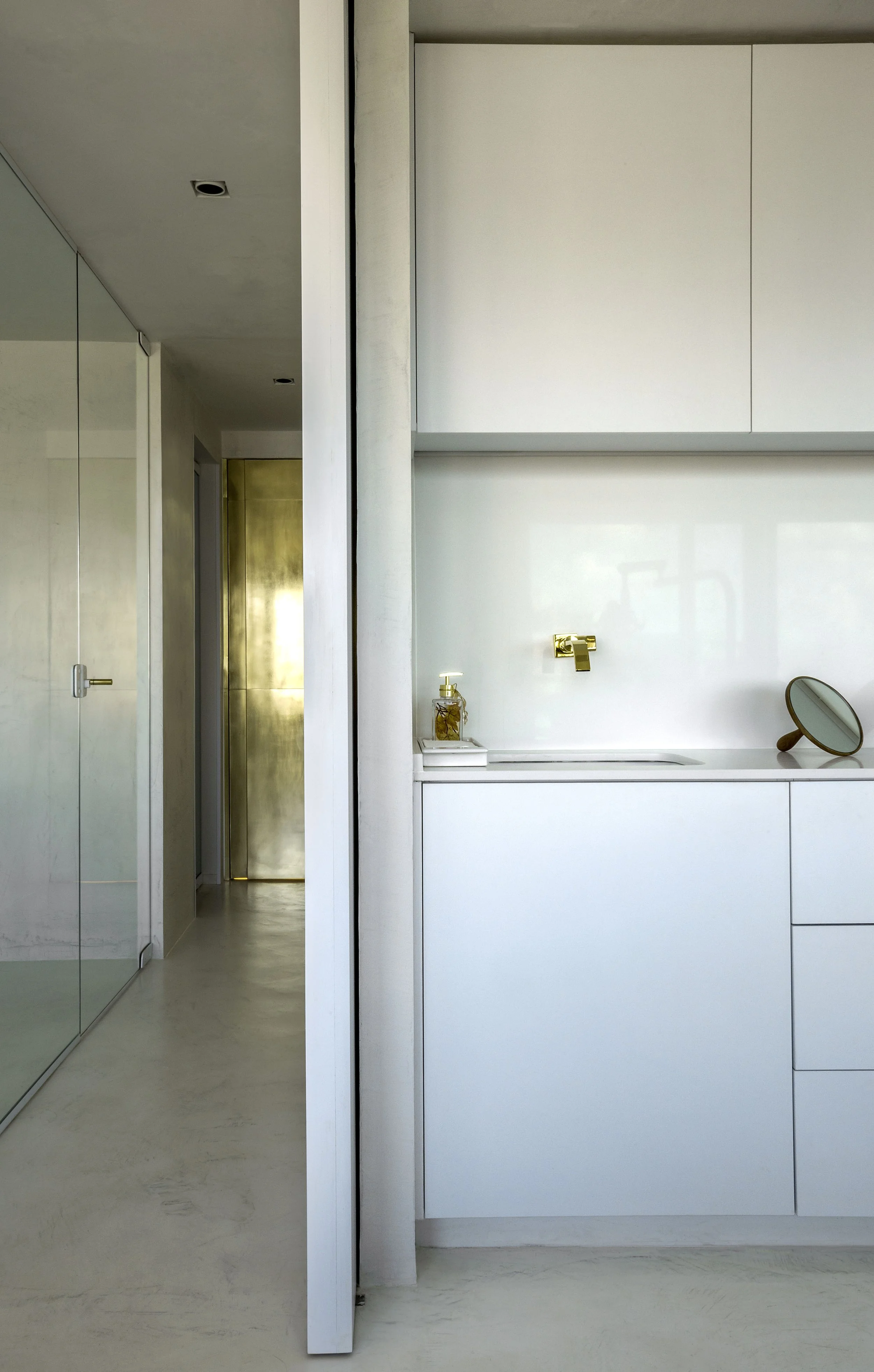 projeto-interiores-comercial-clinica-odontologica-lor-lorena-leao-brasilia-umaum-arquitetura-design-latao-dourado-17.jpg