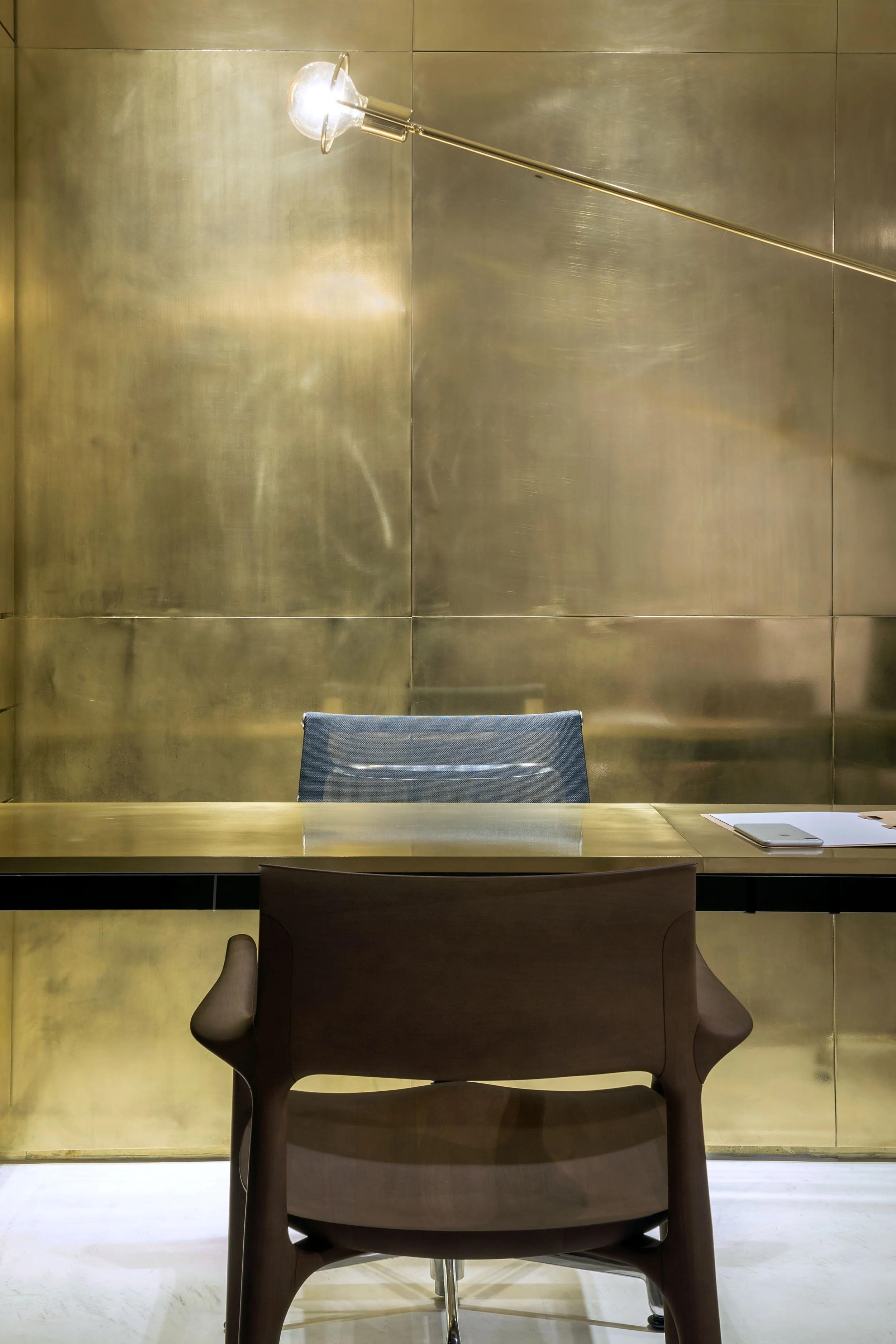projeto-interiores-comercial-clinica-odontologica-lor-lorena-leao-brasilia-umaum-arquitetura-design-latao-dourado-3.jpg