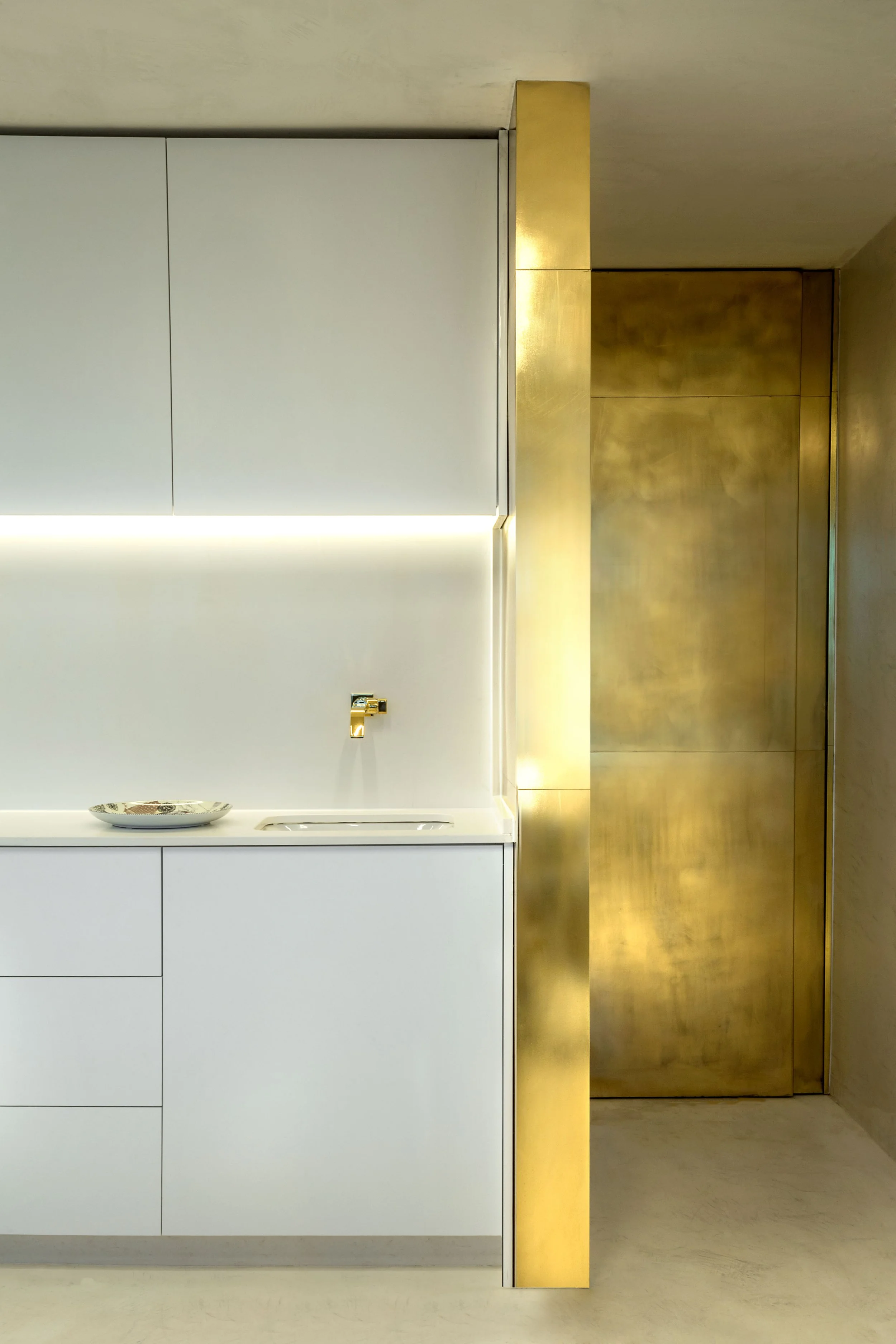 projeto-interiores-comercial-clinica-odontologica-lor-lorena-leao-brasilia-umaum-arquitetura-design-latao-dourado-13.jpg