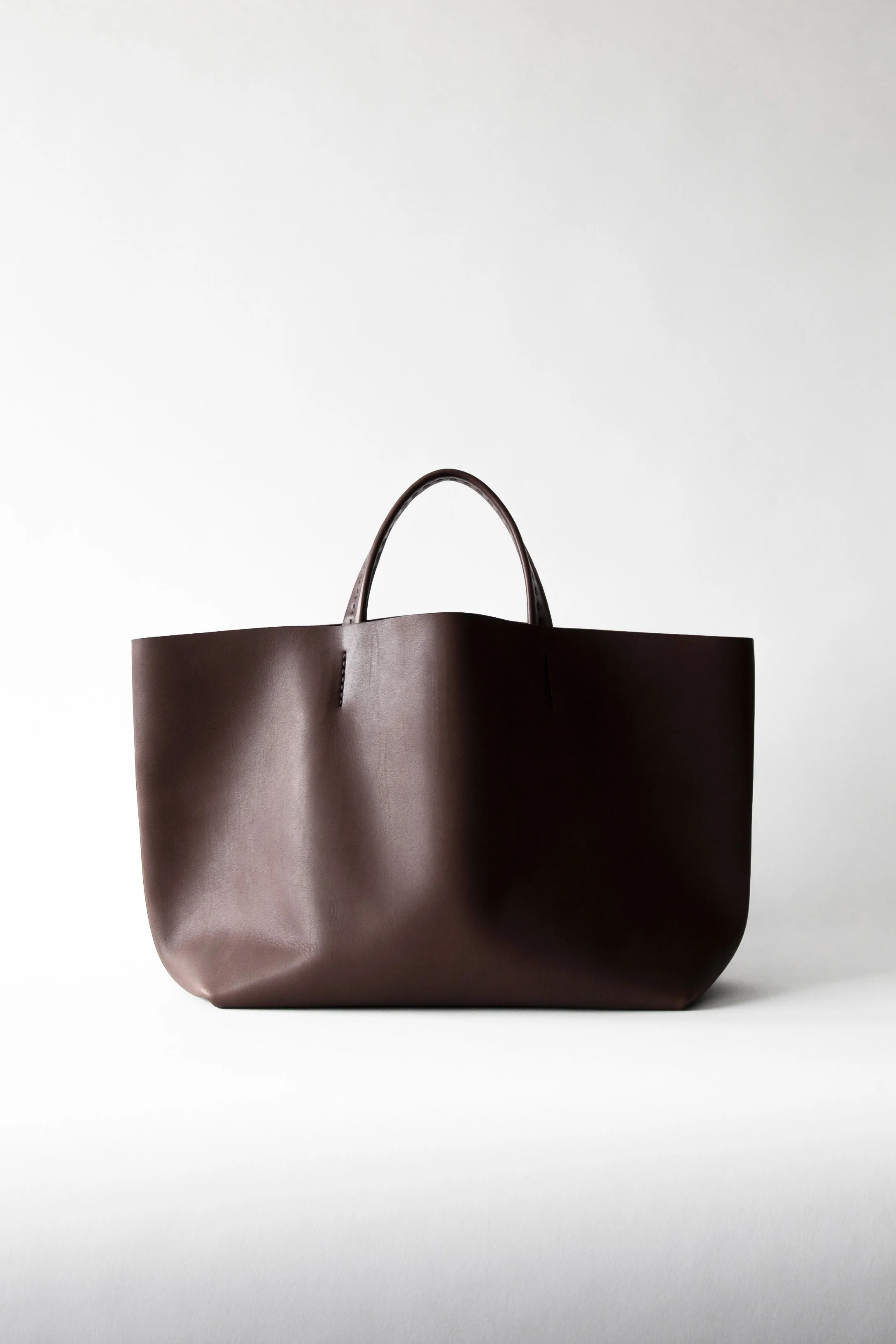 TOTE BROWN NOVONAPPA HAND 2 3.jpg