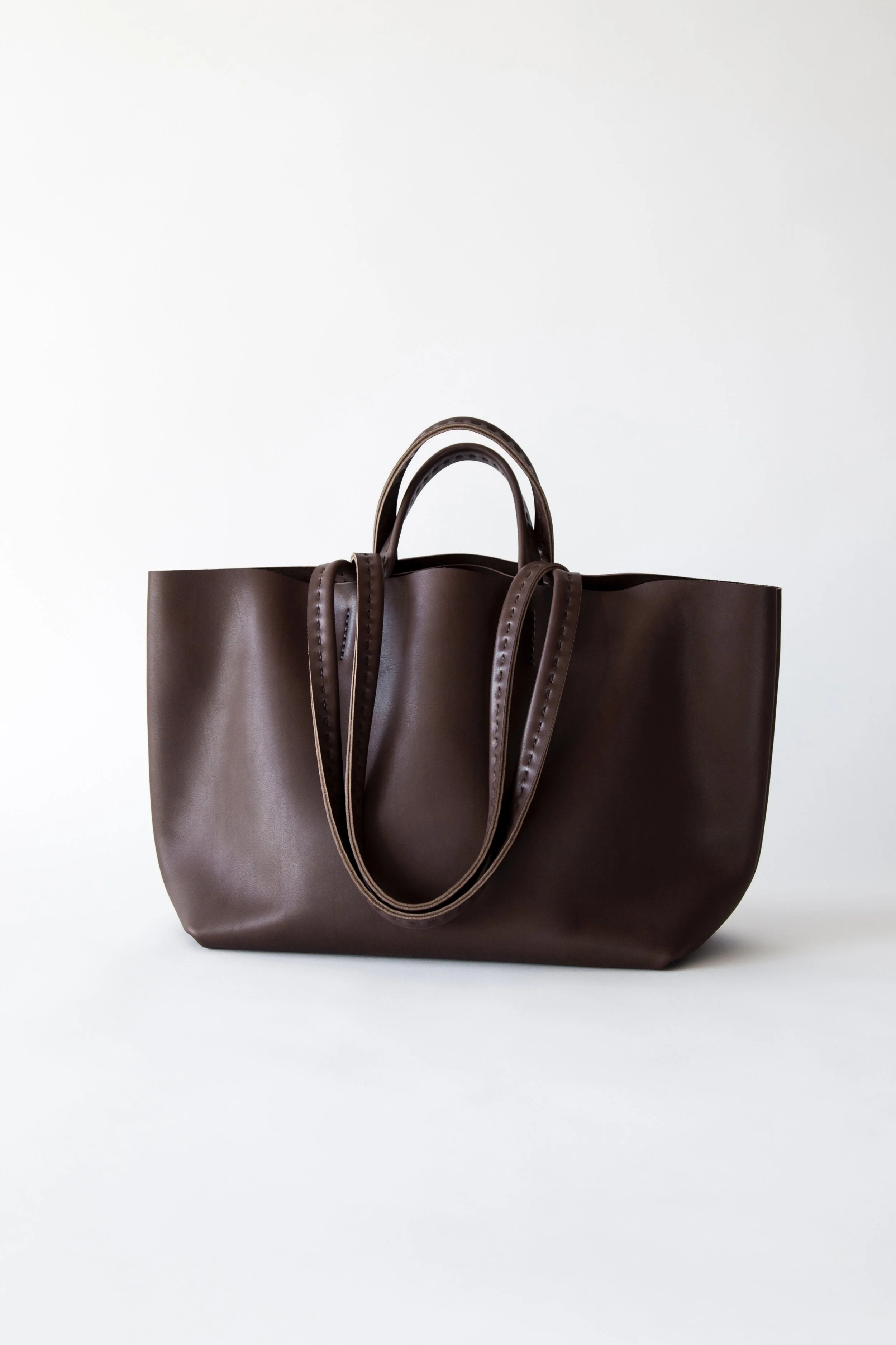 TOTE BROWN NOVONAPPA HAND AND SHOULDER 2 3.jpg