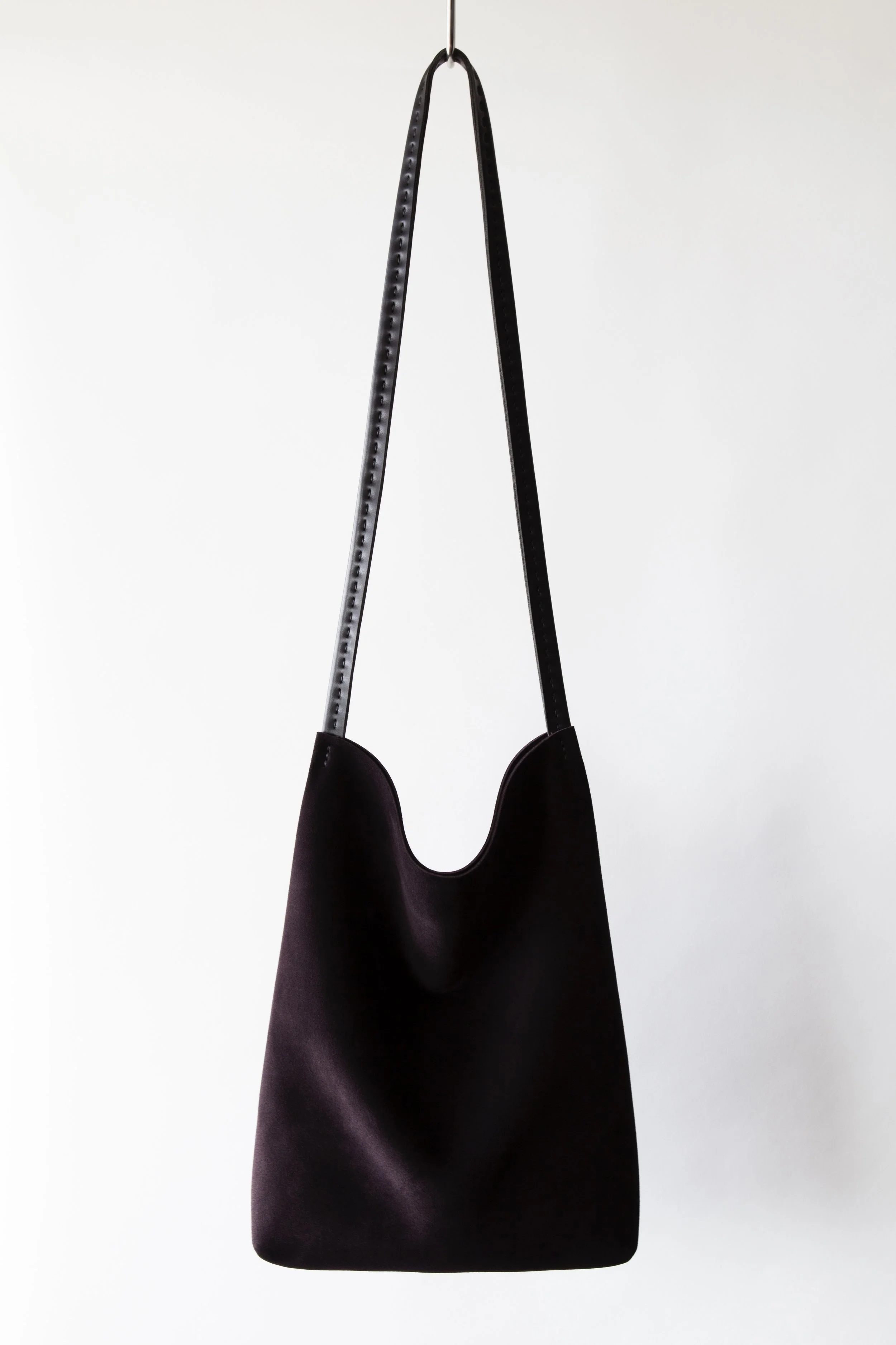 CROSSBODY IN PLUM SLOUCHY FULL GRAIN SUEDE