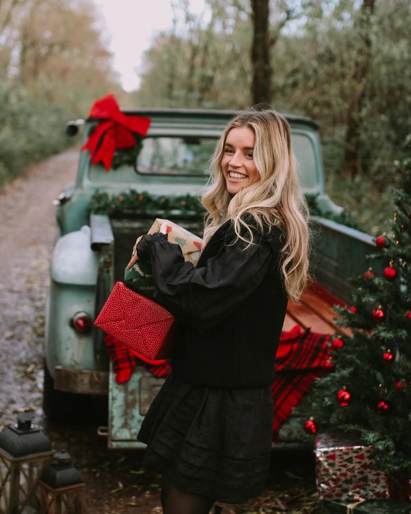 MAKE-UP CADEAUTJES VOOR ONDER DE BOOM 🎄De maand december is in volle gang en het kopen en bestellen van de allerleukste cadeaus is begonnen. De lijstjes vliegen je waarschijnlijk om je oren, maar ben jij nog zoekende naar dat ene perfecte make-up ca