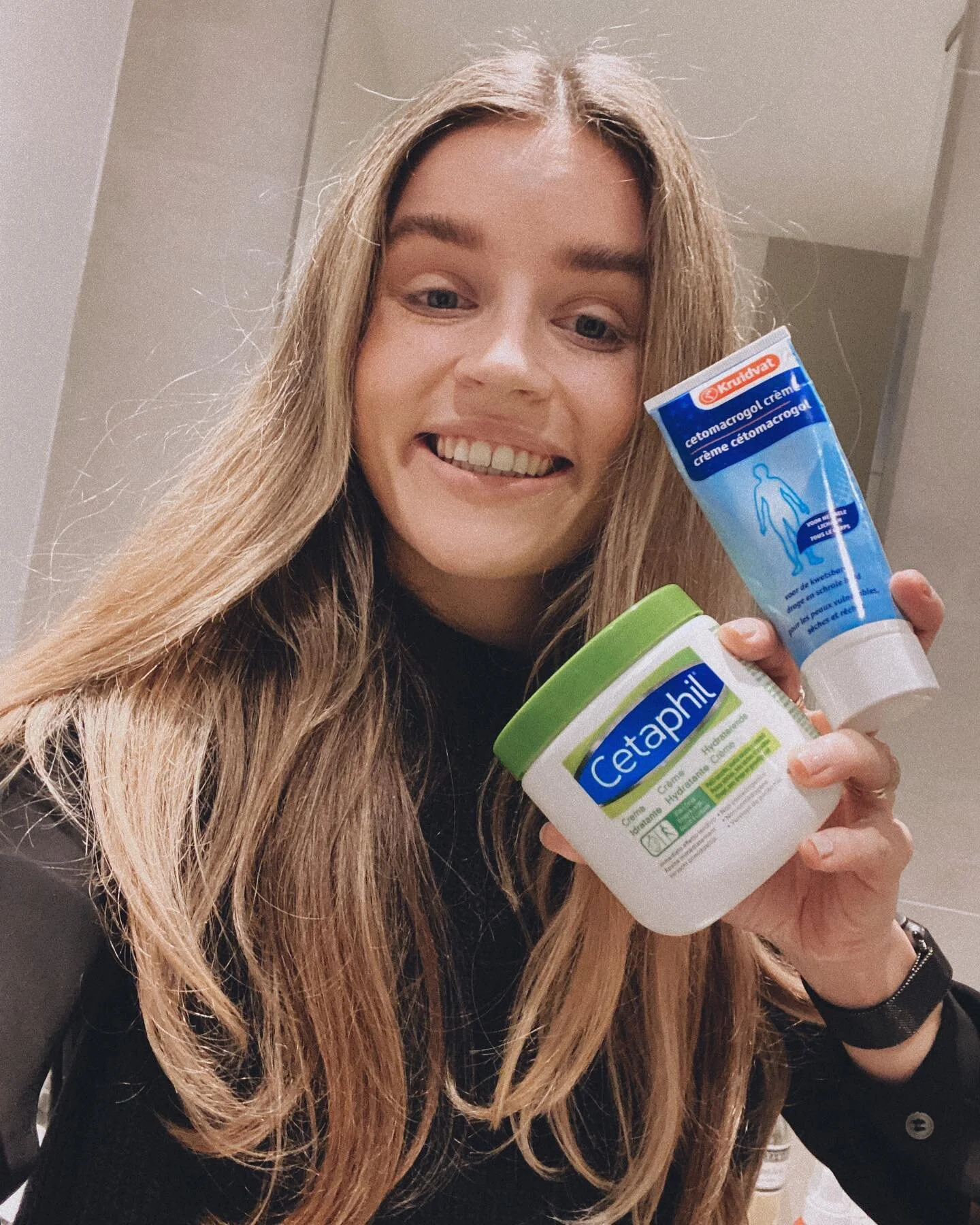 Tip van de huidexpert: de oplossing tegen een droge huid👇🏼

Gelukkig is het alweer een aantal jaar geleden dat mijn huid aanvoelde als schuurpapier. Vooral rondom mijn kin en voorhoofd was het zo droog dat het bijna pijn deed. @annelijn_van_ierland