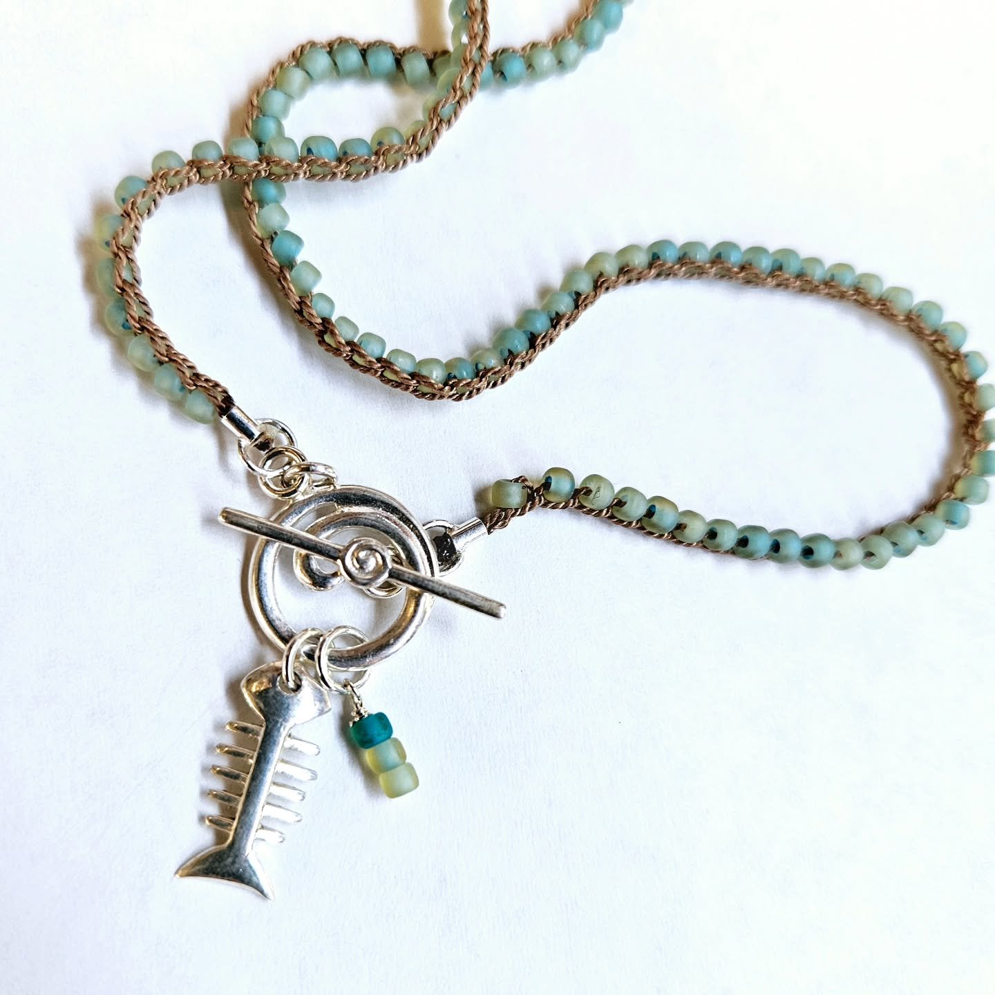 🌀A custom order for a lovely customer! Hand crochet seed bead necklace! My many years of glass interests started out with seedbead weaving when I lived in the southwest. It's fun to reminece and play around with the weaving process!

#glass #Necklac