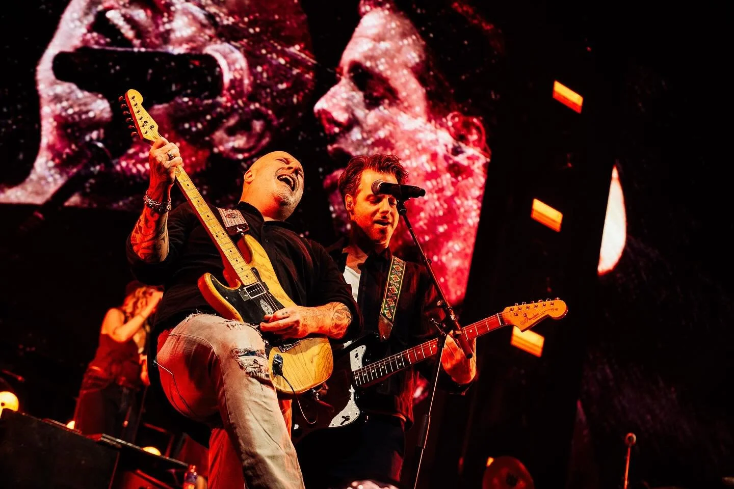 Zo die kan van de bucketlist.. met Paskal van @blof in een uitverkocht Ahoy 1 van de meest vette rock nummers ooit gemaakt spelen.. soms wordt het niet beter.. foto&rsquo;s door @jessie_kamp #blof #ahoy