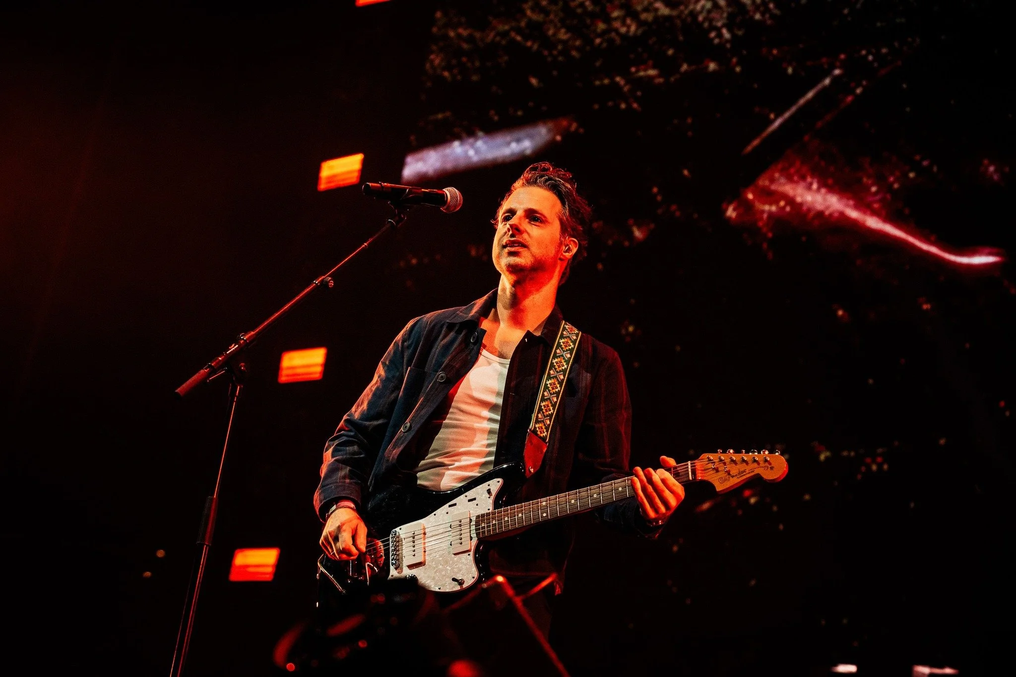 NA-GE-NIETEN! Van een superweekend als support van @blof en Vrienden in Rotterdam Ahoy! Bl&oslash;f ontzettend bedankt voor deze kans! En hoe vet om met de mannen van Bl&oslash;f een liedje van The Boss te spelen: 'Baby, We were Born to Run!!!'

Wie 