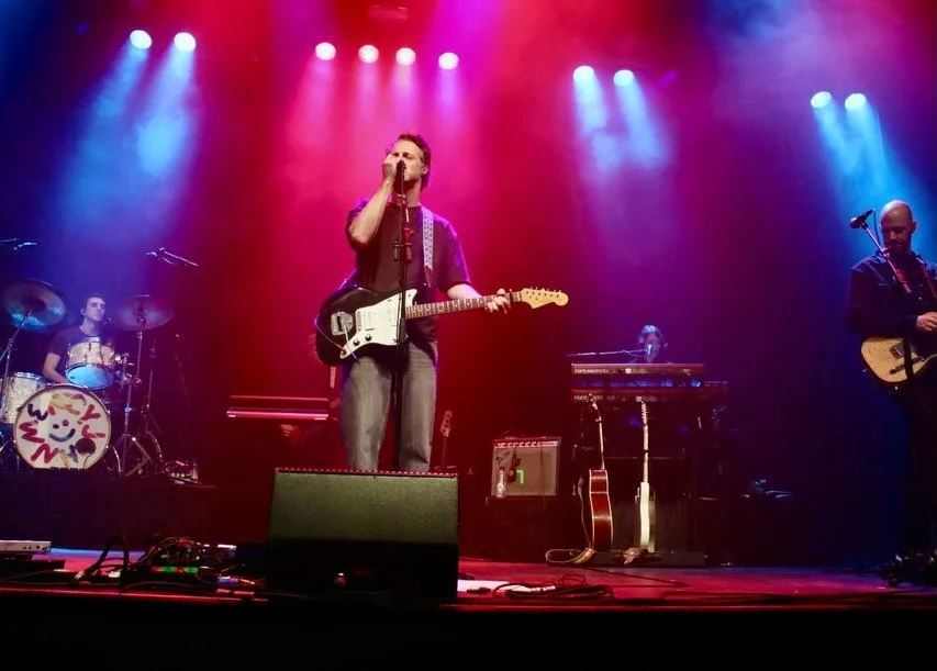 Heerlijke show gisteravond in @decacaofabriek in Helmond! Op naar Hengelooo.. vrijdag 13 (!) a.s. spelen we in @m_metropool. Wie zien we daar?? #helmond #hengelo #metropool #cacaofabriek #mercyjohn