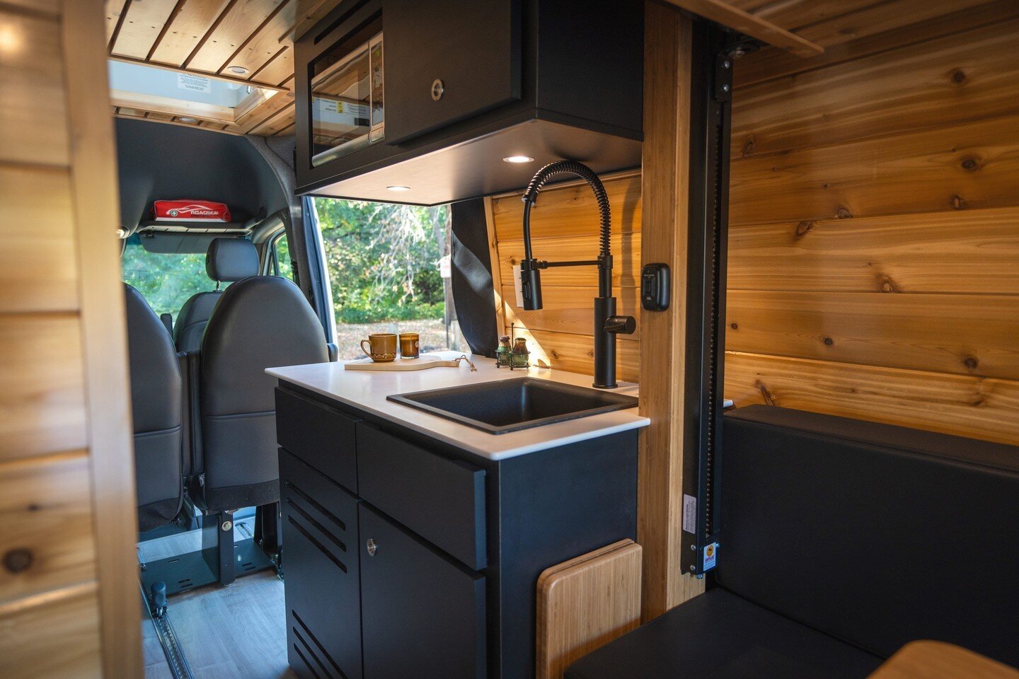 Searching for an exciting family or group adventure? Van Diesel is your perfect choice! Our newest rental accommodates up to five passengers and offers three separate beds. Imagine the unforgettable moments you and your family or friends can create o