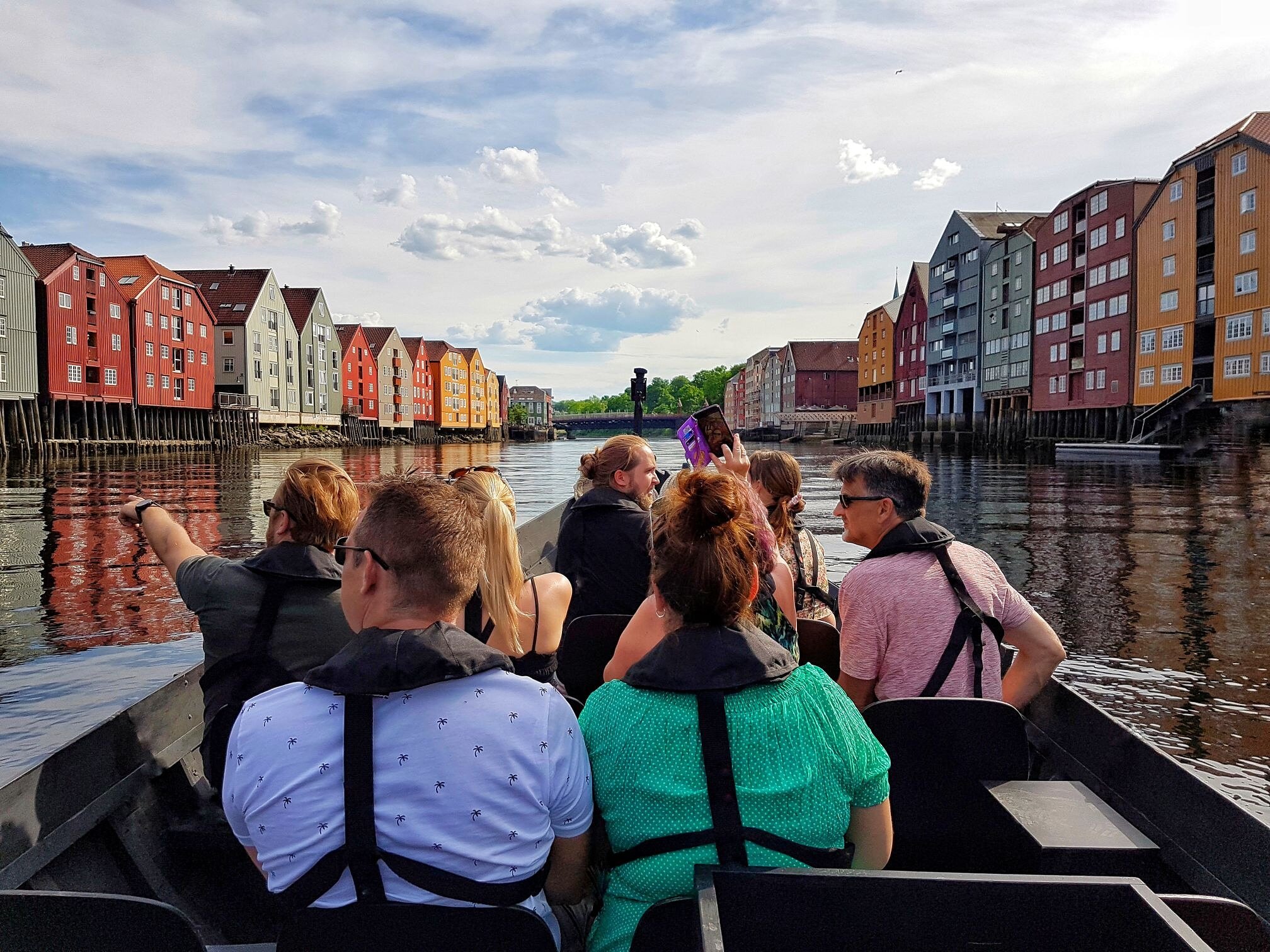 group frøya river houses.jpg