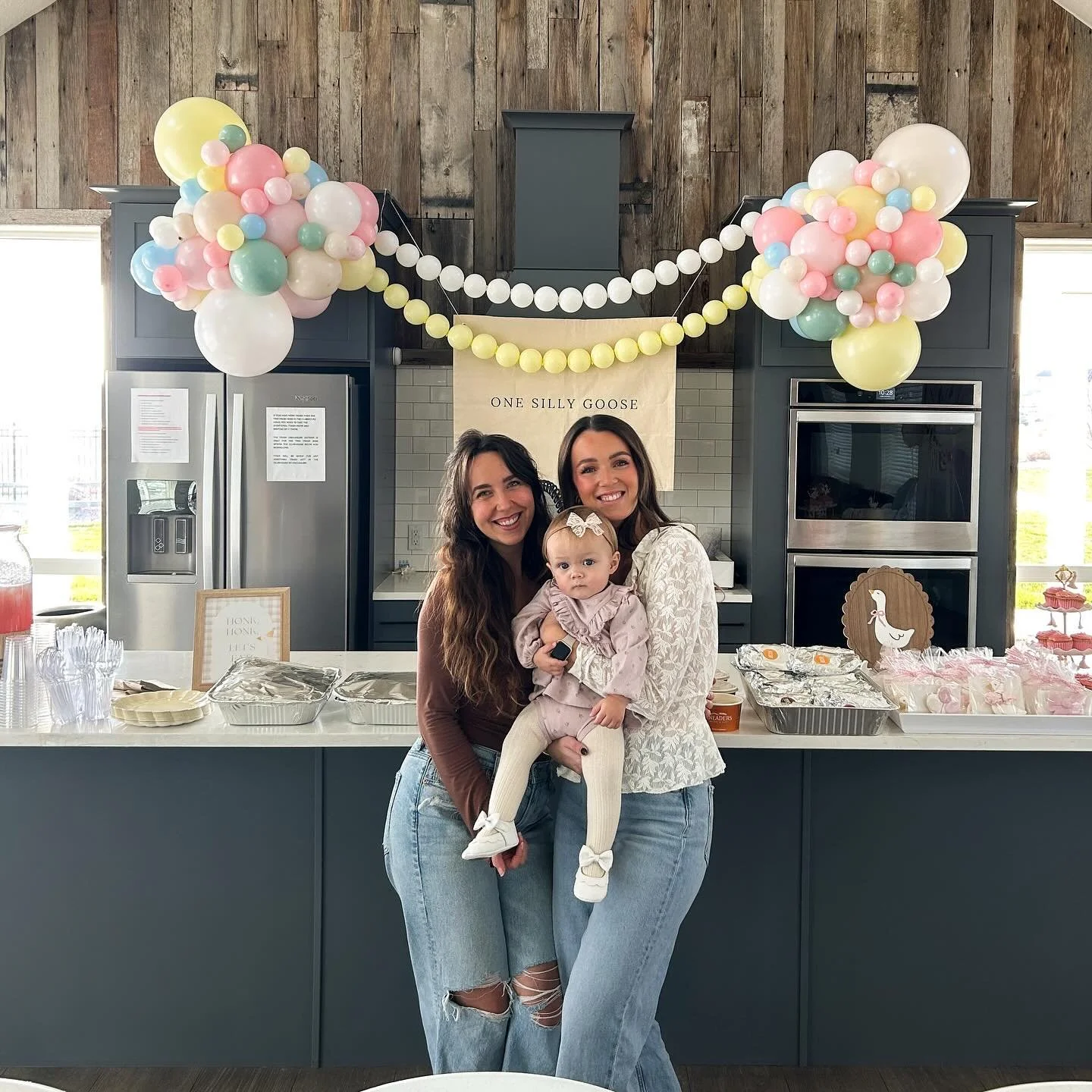 flew to Utah for the weekend to celebrate the sweetest little girl turning ONE 💗 seeing my two besties @sarahlbingham &amp; @ryan_azmatic is an extra bonus of course. 

This visit had me reflecting a lot on how special it is to grow up with someone.