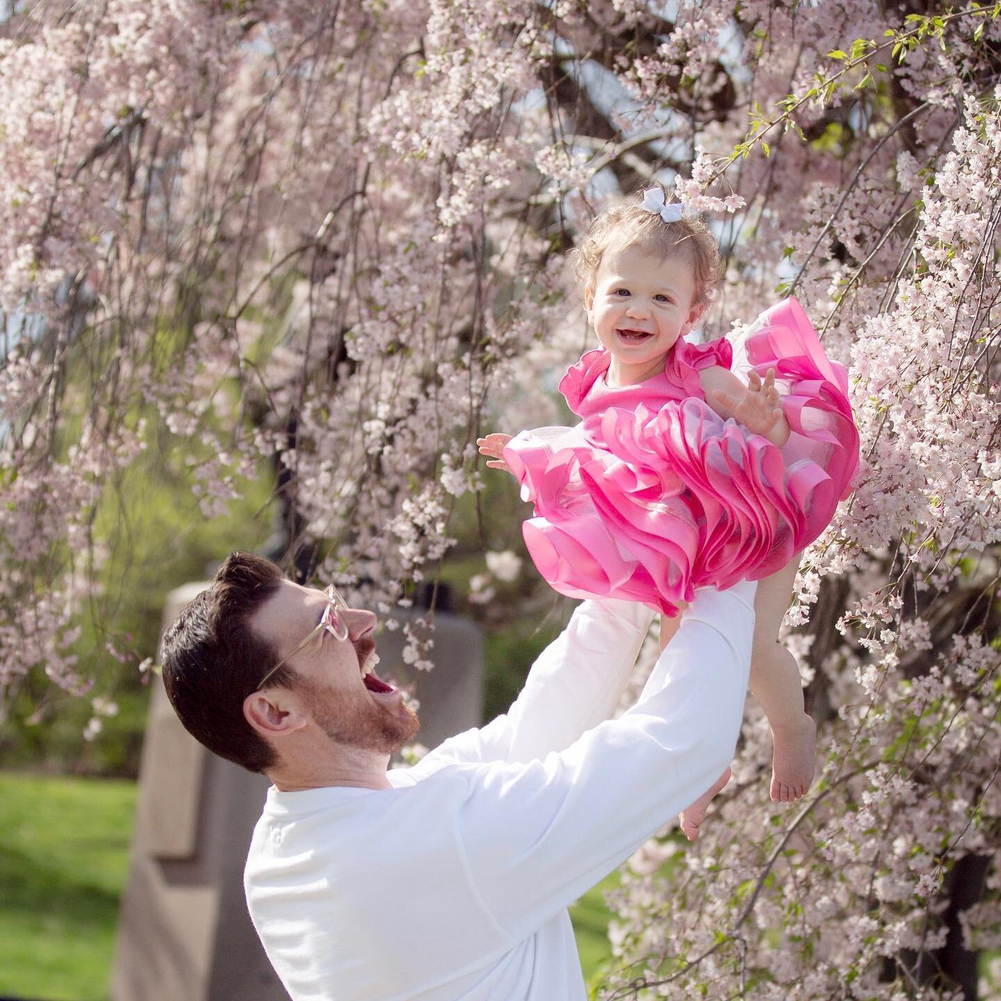 We ❤️ capturing the beauty of springtime in Philadelphia! Let&rsquo;s create stunning family photos that you'll cherish forever.

Some of our favorite locations include Fairmount Park, Rittenhouse Square, and the Philadelphia Museum of Art. We'll wor