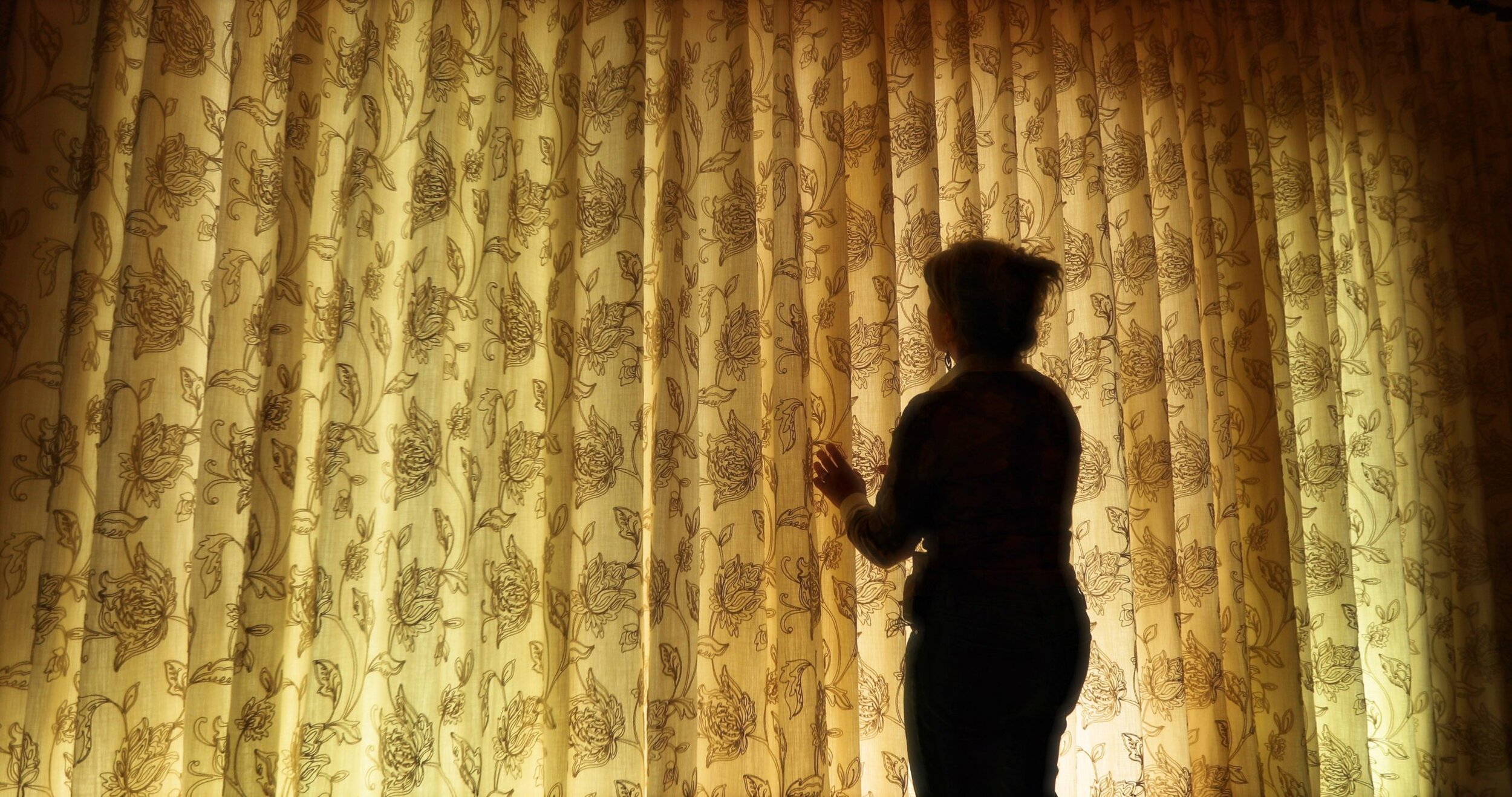 How To Choose the Right Drapery or Curtain Color for any Room
