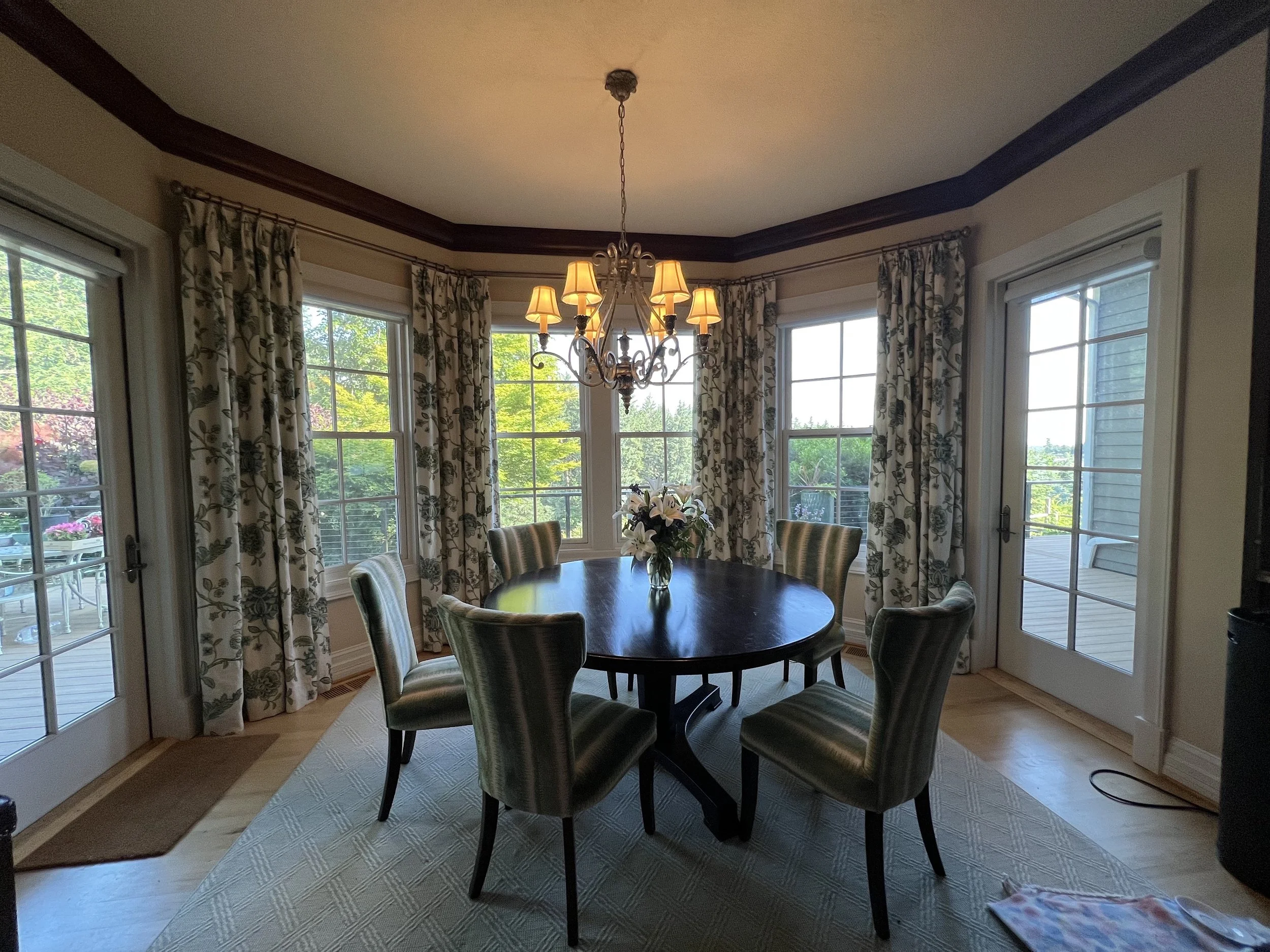 Turning Alice’s breakfast nook from ordinary into elegant.