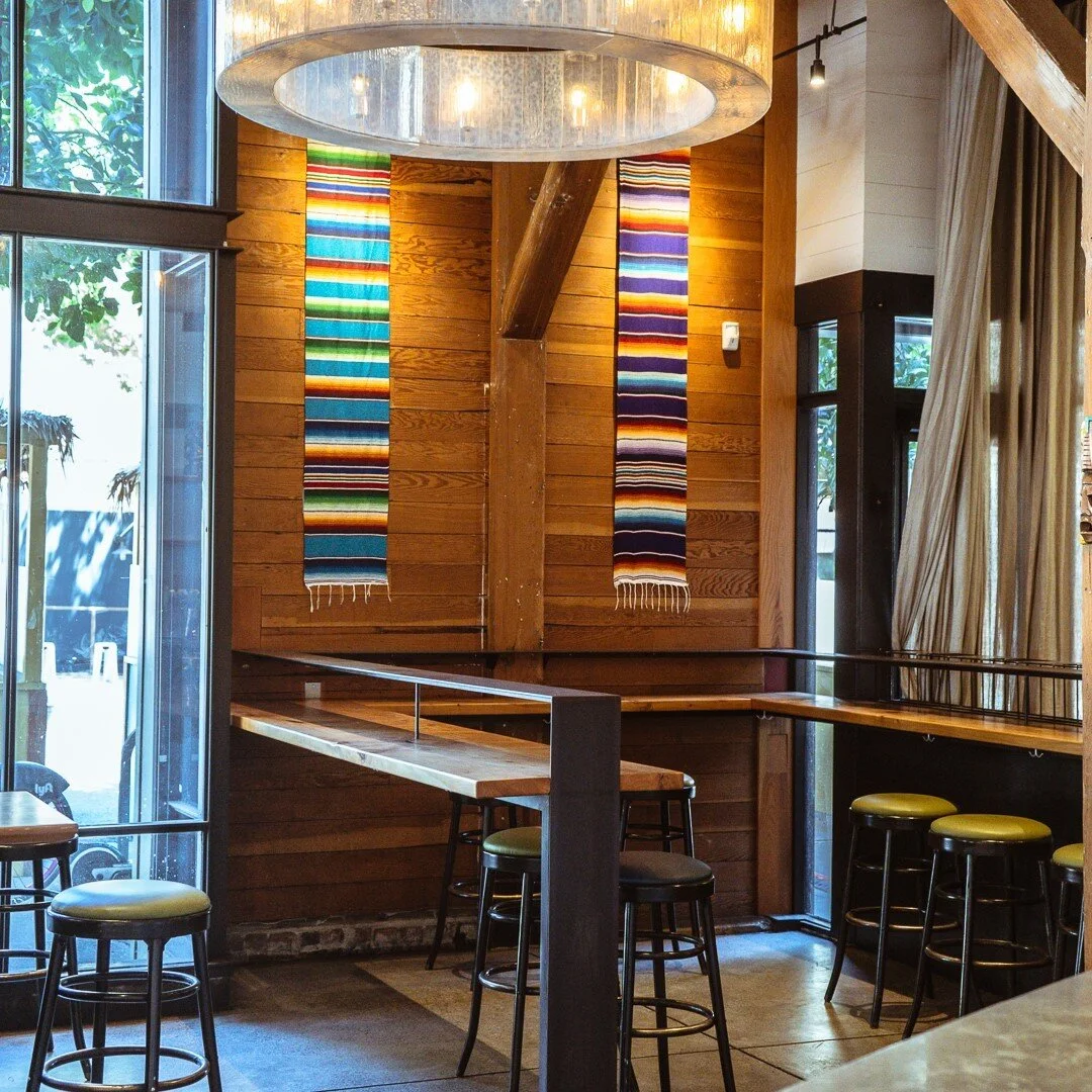 It's chilly out there today! Sit inside with a hot bowl of tortilla soup. 🍲
.
.
.
.
#sfeats #indoordining #sfrestaurants #sfpopup #popuprestaurant #aknasf #hayesvalley #sffoodie #mexicanfood #mayanfood #familyrecipes