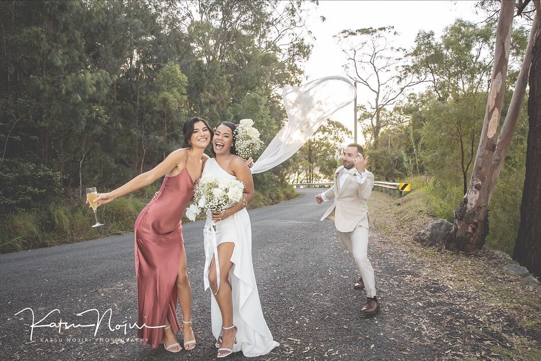 When the groom is obsessed is the veil&hellip;🤭😆
.
Video: @sunny_siu_films 
.
#funweddingideas