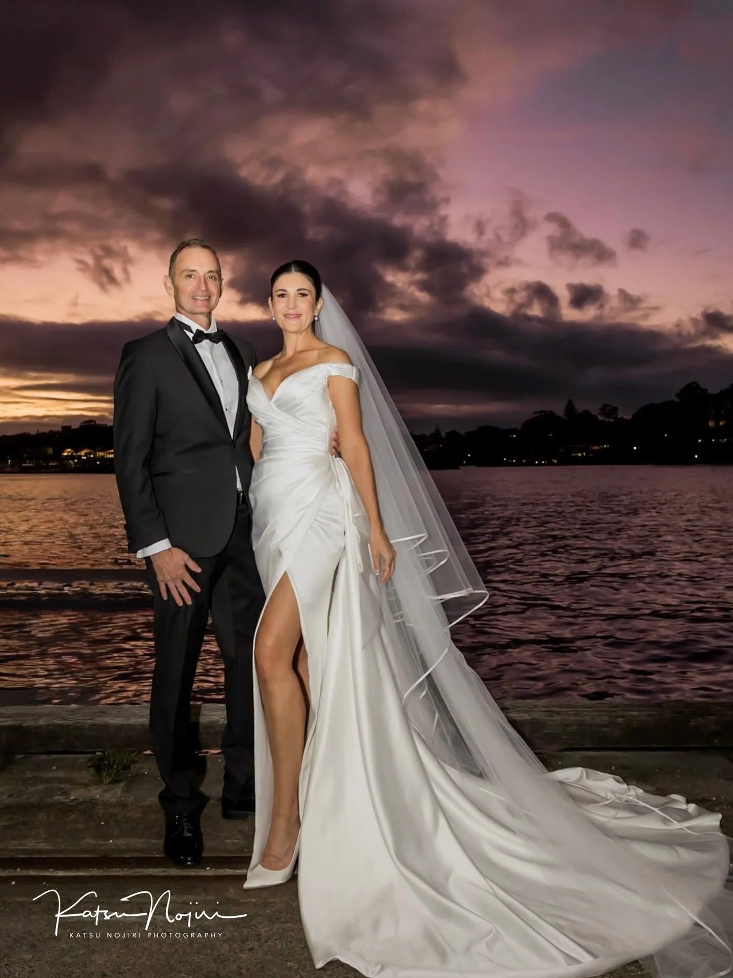 Golden hour magic ✨
We keep things natural and candid, but sometimes — when the light is this good — a little pose goes a long way.
Sydney Wedding Photographer – Katsu Nojiri
📸 @katsunojiriphotography 
🎥 @sunny_siu_films 
🥂 @dol