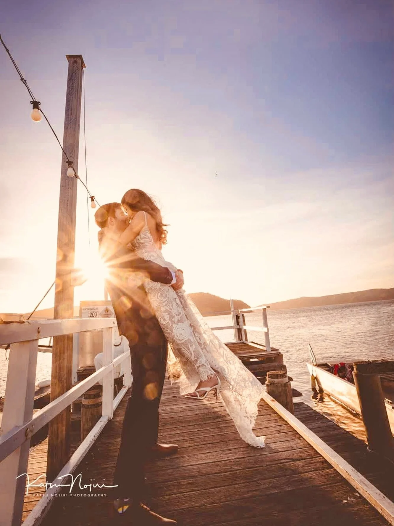 Golden hour on the Northern Beaches hits differently &mdash; that soft light, the sea breeze, and two people completely wrapped up in their moment. ✨✨✨
We&rsquo;d just finished a few calm portraits when this happened naturally&hellip; he lifted her, 