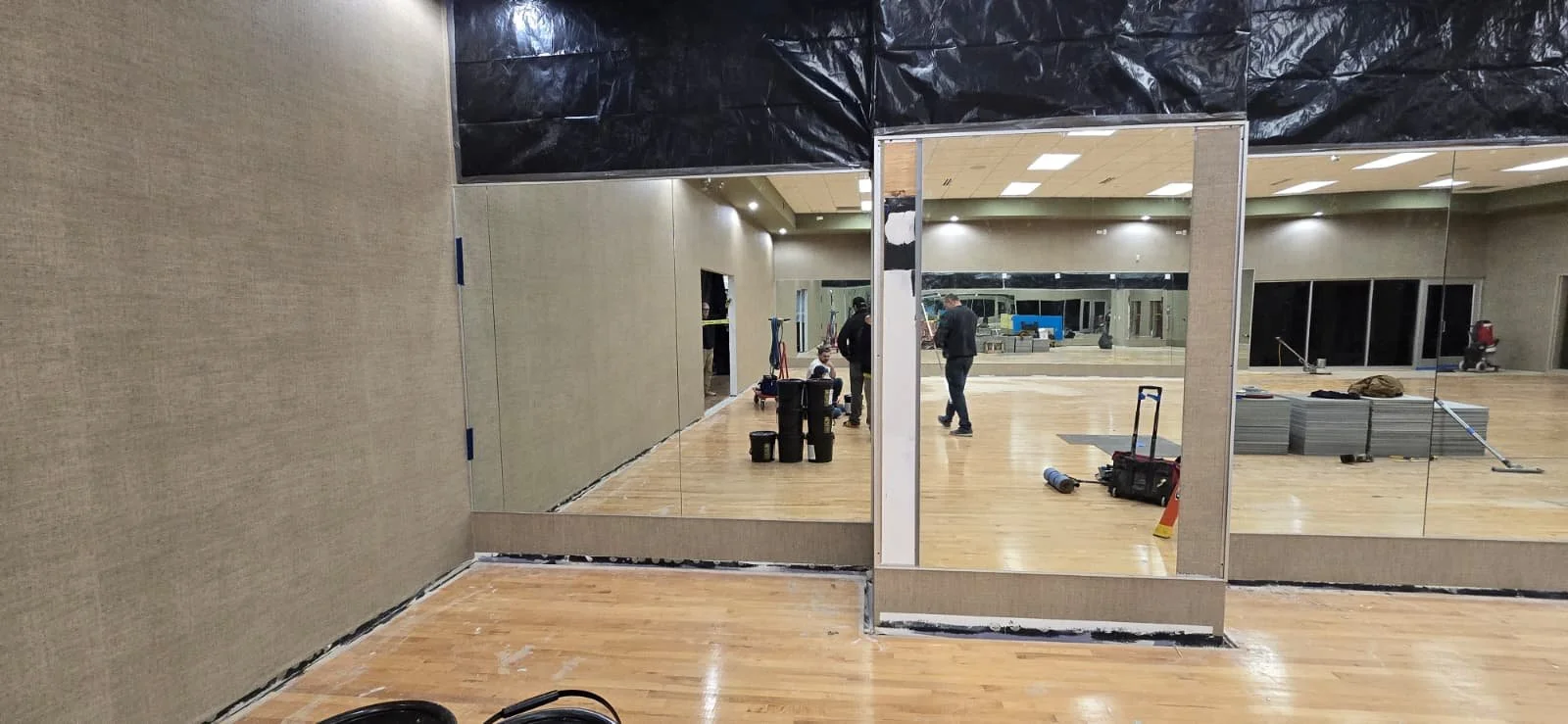 cnc-glass-commercial-mirror-wall-installation.jpg