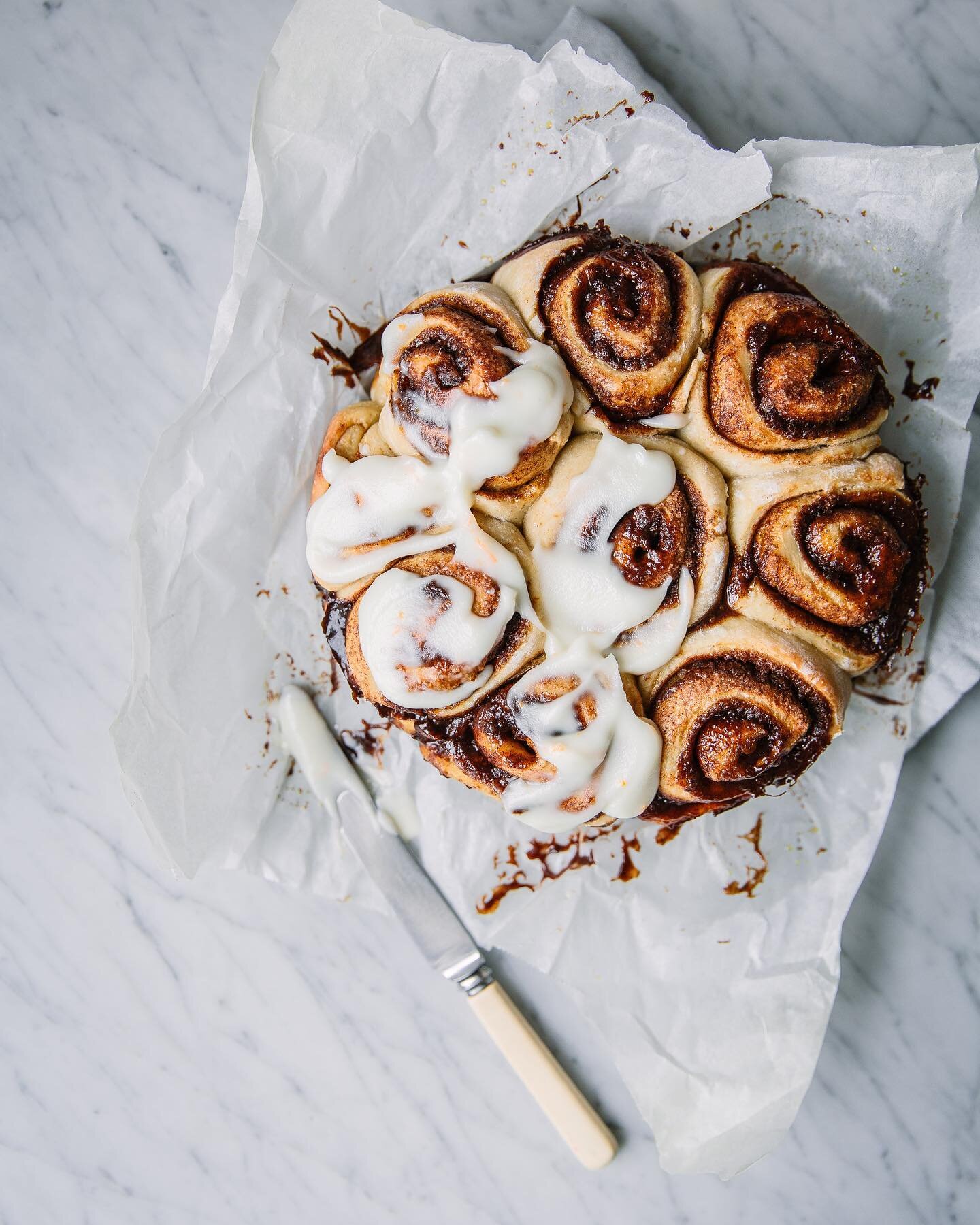 First day of the year, first time making cinnamon rolls. To be honest I haven't accomplished a lot in 2020, but one thing&nbsp;I'm proud of is to have started working with sourdough. If you're thinking about it, I'd highly encourage you to go for it 