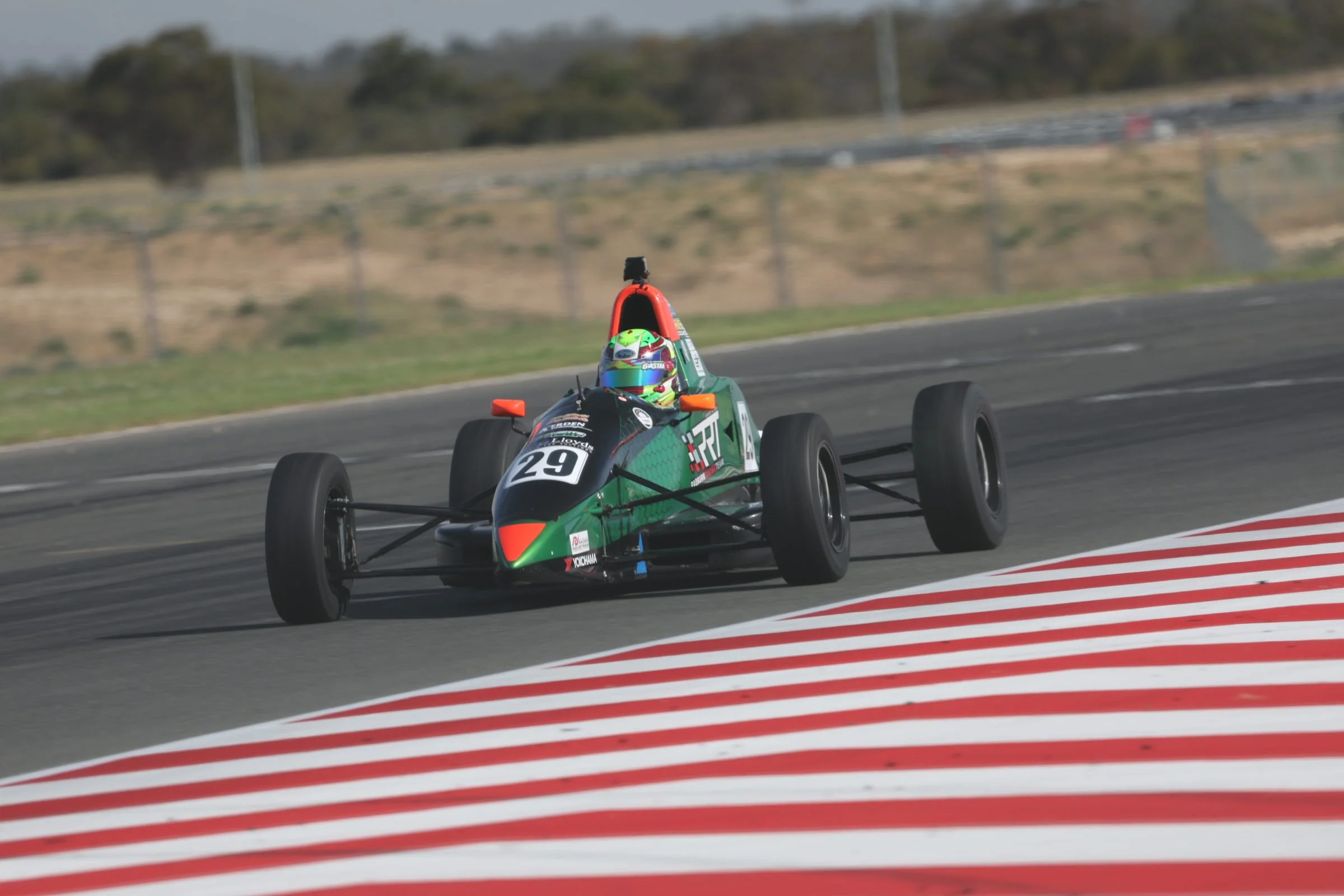 CHE Racing Team rookies continue progression at Formula Ford season finale