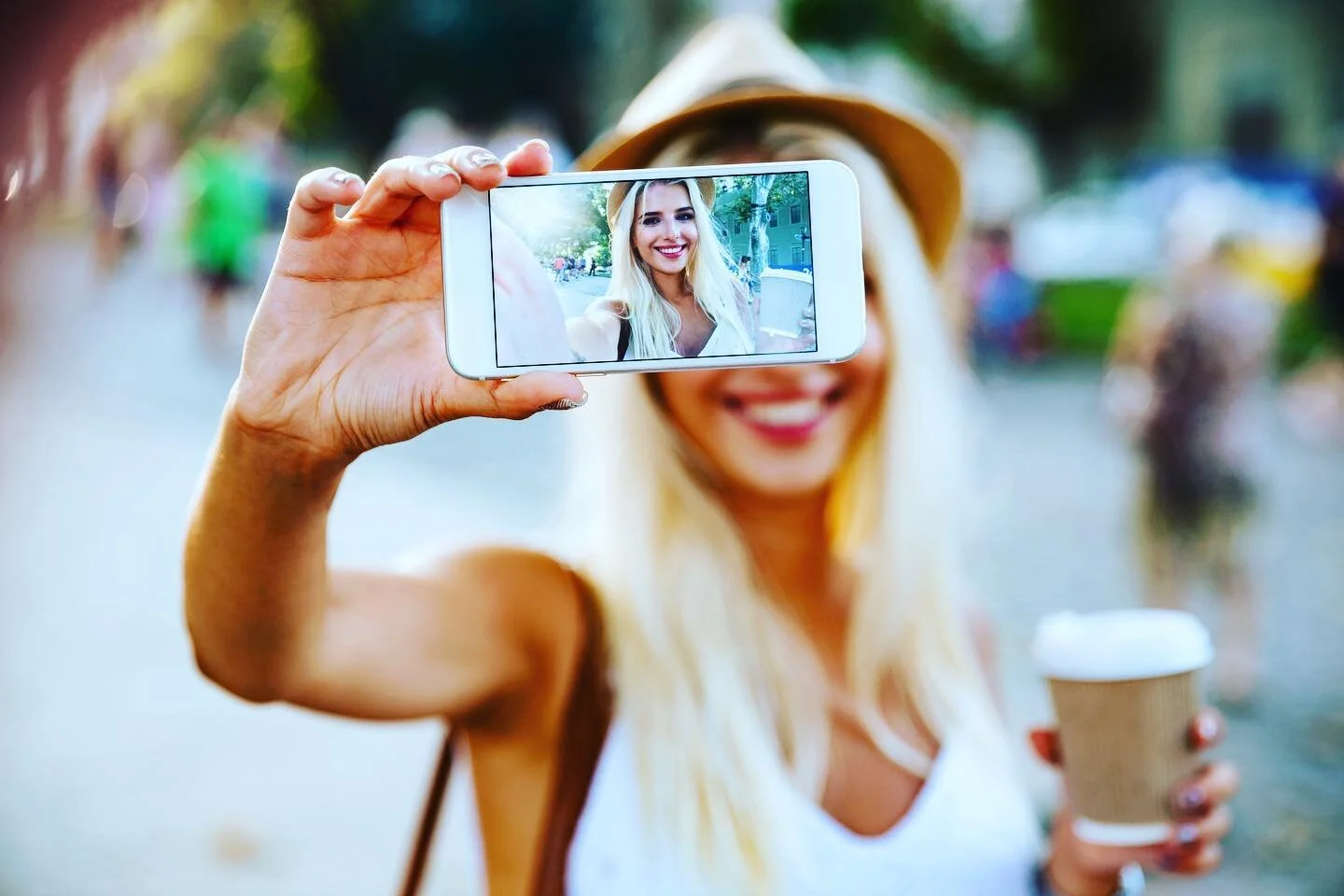 Be seen, be recognised. Get your printed cup quote from us today. Best prices going &lsquo;round.
.
.
.
.
.
.
.
.
.
#coffeecups #printedcoffeecups #coffeeartcups #artcups #coffeelover #coffeeaddict #selfie #coffeegirl #coffeebranding #smallbusiness #smallbusinessaustralia #smallnusinessowner #smallbusinesstips