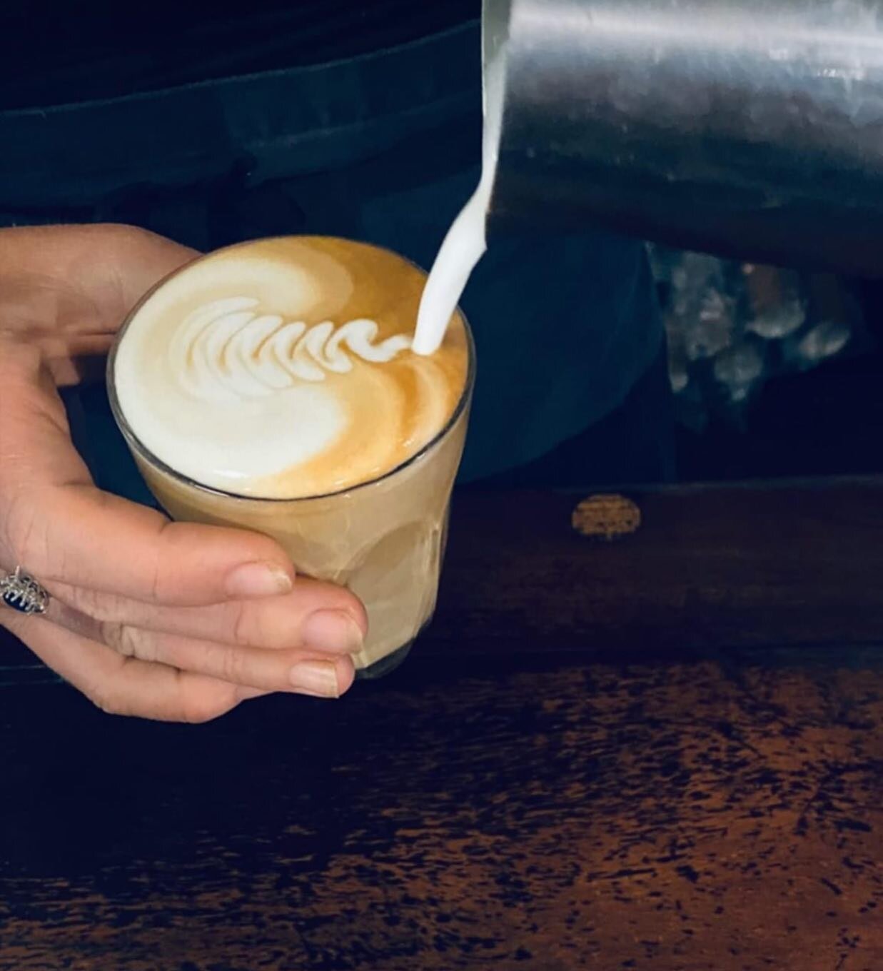 Flick of the wrist to complete the fern! 
.
.
.
.
.
#coffeeaddict #latteart #barista #coffeelover #coffeeart #fern #coffeetime #coffeecupsoftheworld #coffeecups