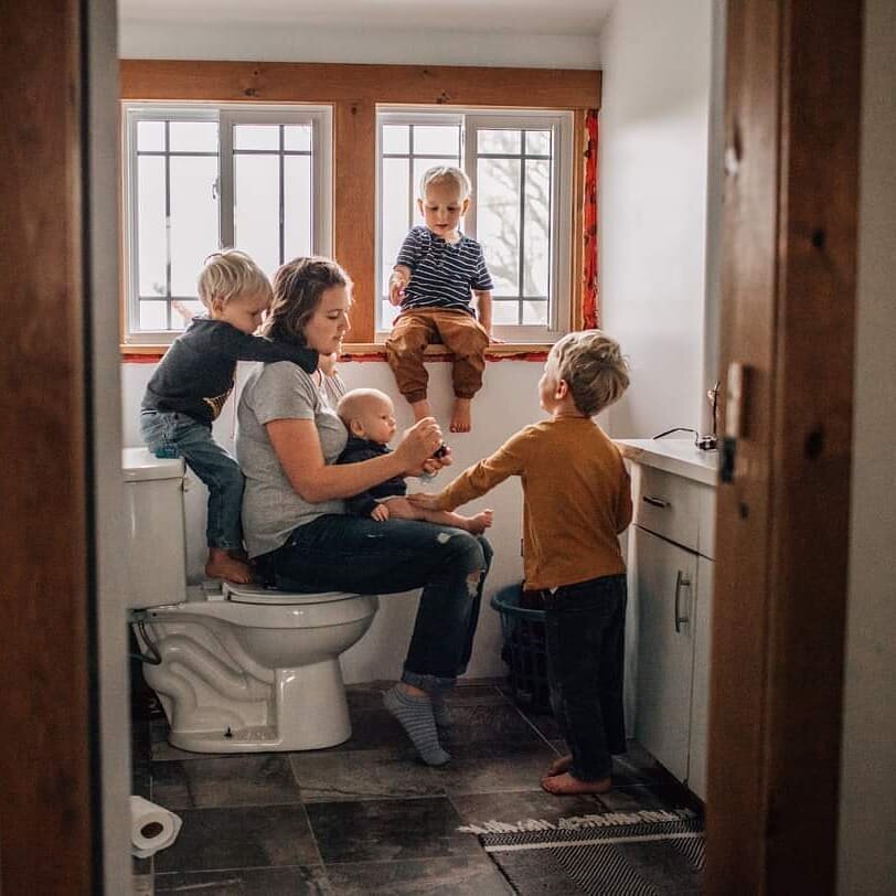 It all started when I decided I wanted to paint my nails. 

Ezra was napping, Elliot was stringing beads, and Caden and Conlin were happily building a fort with a mass of blankets. 

The perfect moment. A little bit of self care and self loving. 

I 