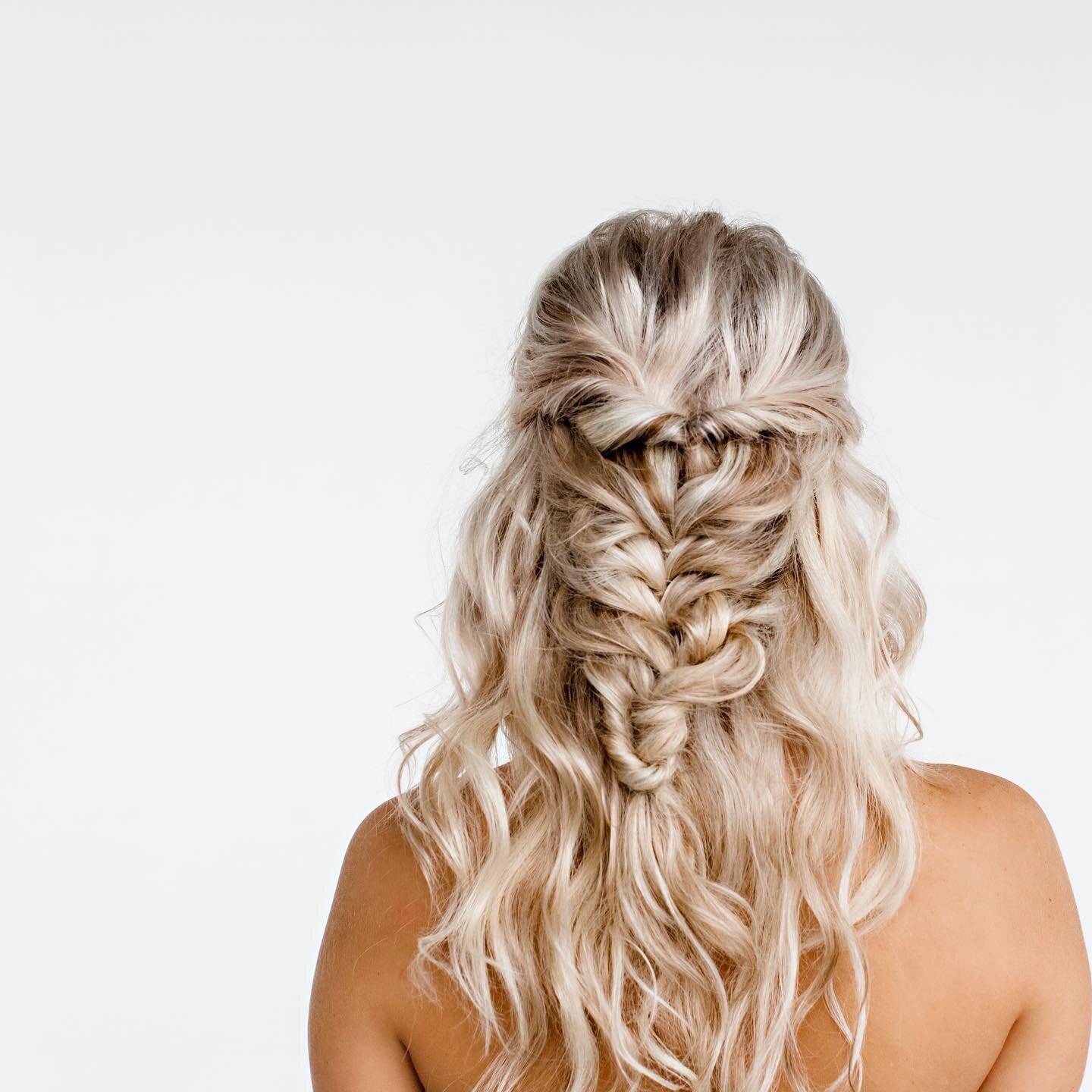 Happy Friday babes💕

We are always about some braids &amp; waves✨👌🏻

#thebellahairco #braidedhairstyles #braids #braidstyles #weddinghair #weddinghairstyles #bridalhairstyle #bridalhair #ncsalon #ncsalons #winstonsalemsalon