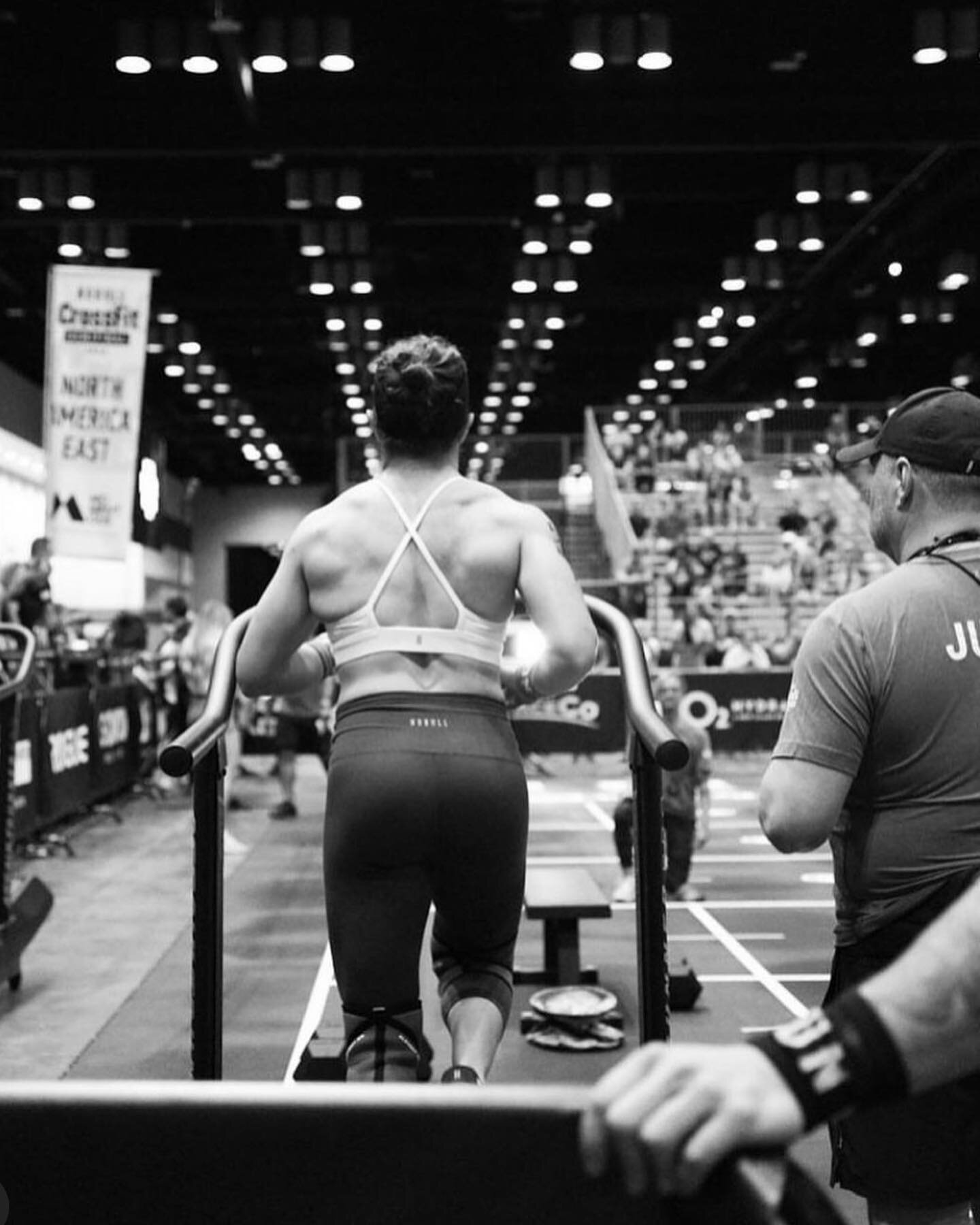 Don&rsquo;t look back, your not going that way. 

GIVE IT ALL YOU&rsquo;VE GOT! 

Day 3️⃣ Emily Sackett @esackett on team CrossFit Southie (white) 

Day 2️⃣ for Aurora Vellante @aurorav1313!!! 

Let&rsquo;s GO!!!!