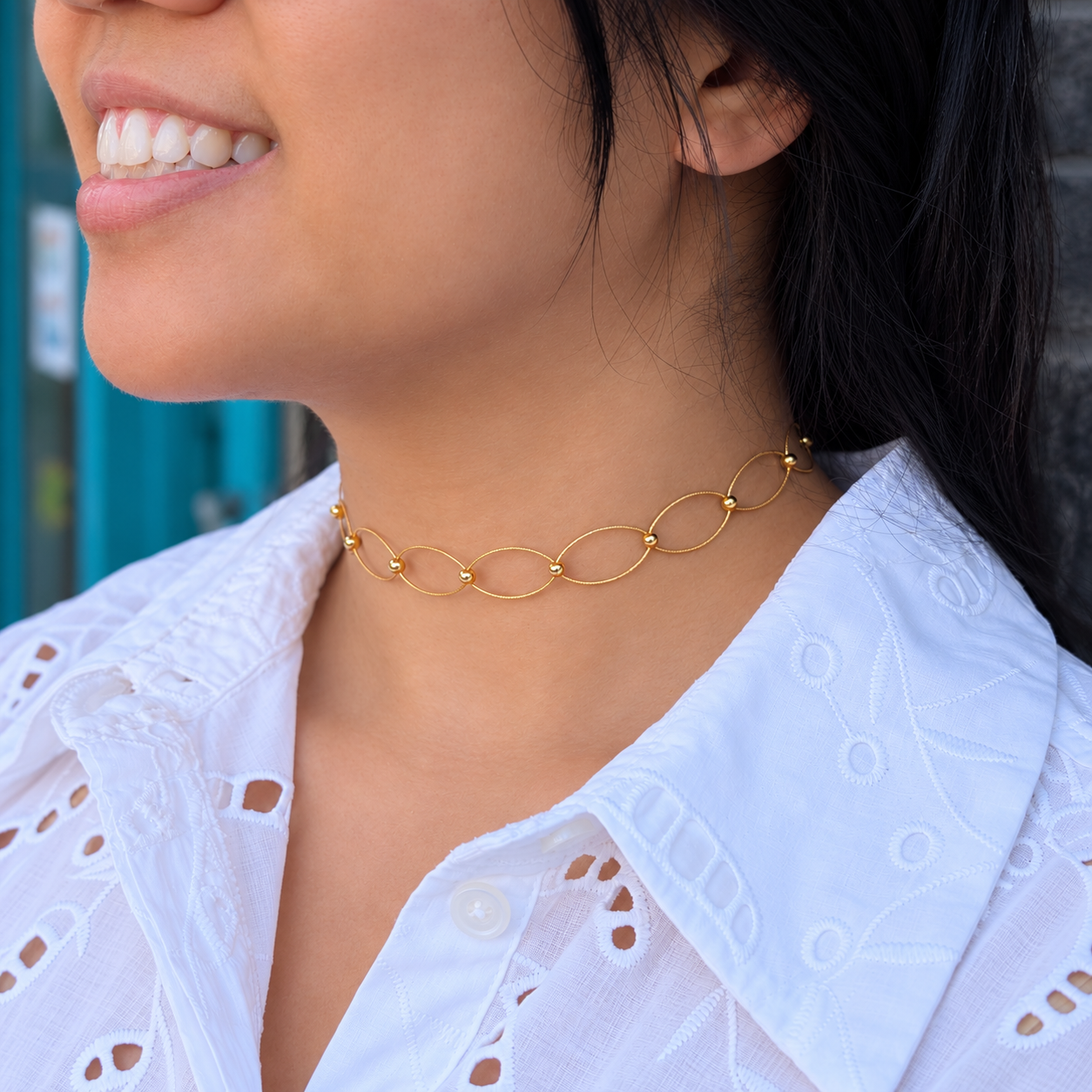 Golden Loop Choker Portrait.png