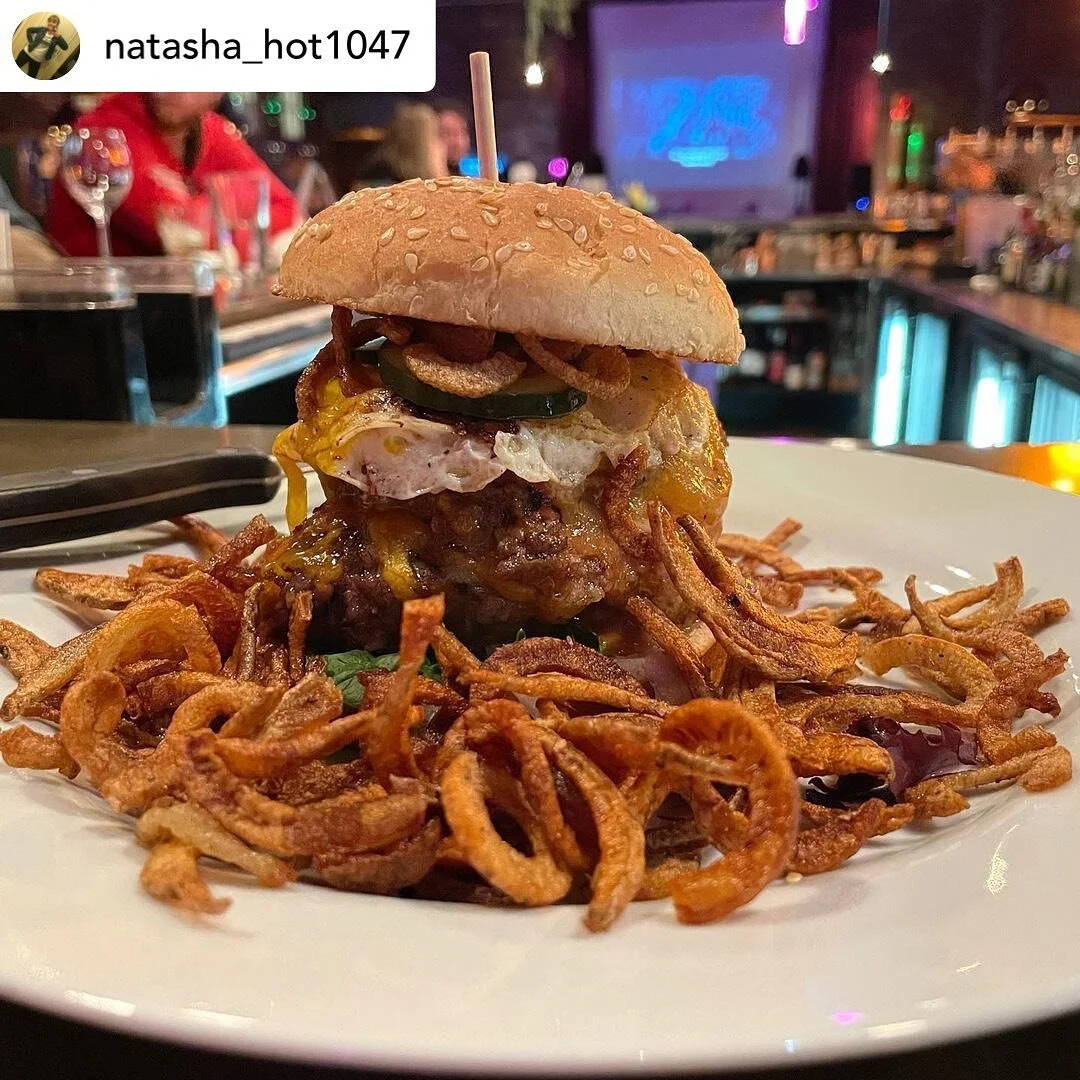 @natasha_hot1047 It sure is pretty! @dadagastropub was formerly Icon Event Hall. I must say, I like what they did with the place. #BurgerBattle21 More about #Burger5ATTNitsmessy at the link in bio! @dtsiouxfalls