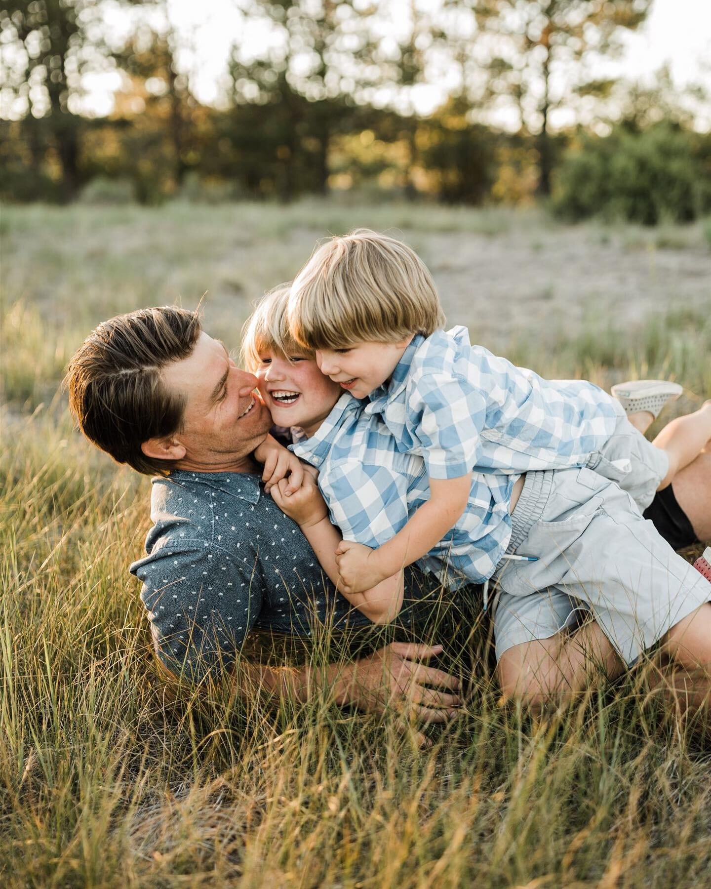 How is this my job? I&rsquo;m still not over it. 

#sunriveroregon #sunriverfamilyvacationphotographer #sunriverfamilyphotographer #sunriverphotographer #sunriverportraitphotographer #bendfamilyphotographer #blackbuttefamilyphotographer #brasadafamil