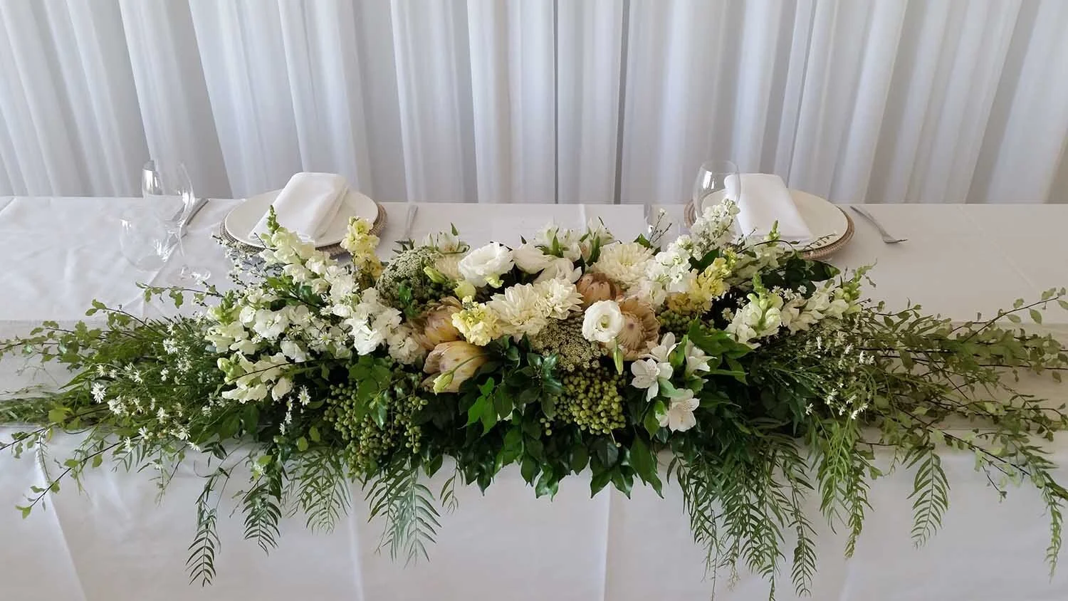 scenic-rim-wedding-bridal-table-flowers.JPG