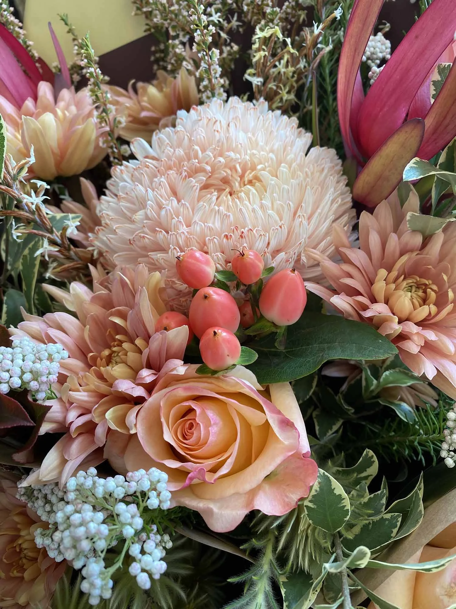 peach-apricot-floral-bouquet.jpg