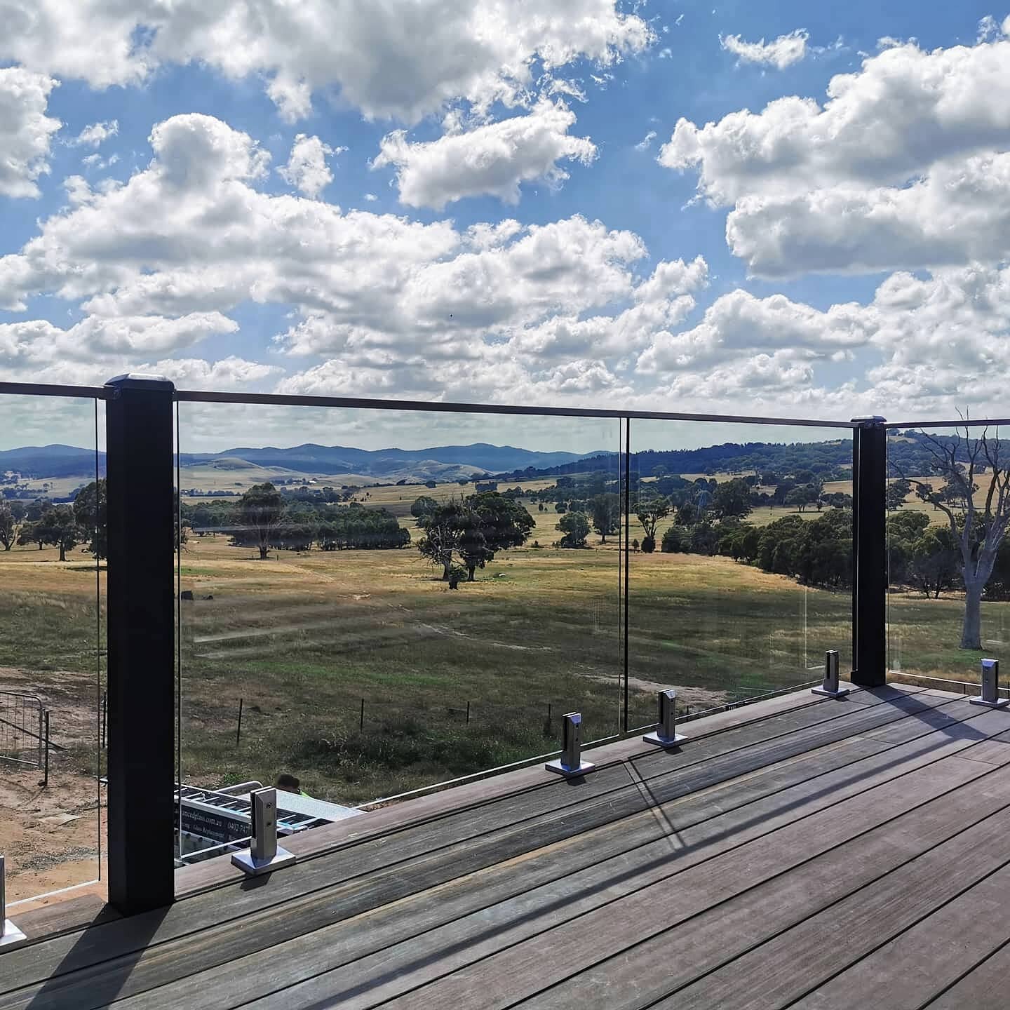 Don't want to ruin your great view?
Frameless glass balustrades are a great way to ensure your families safety without compromising on the looks