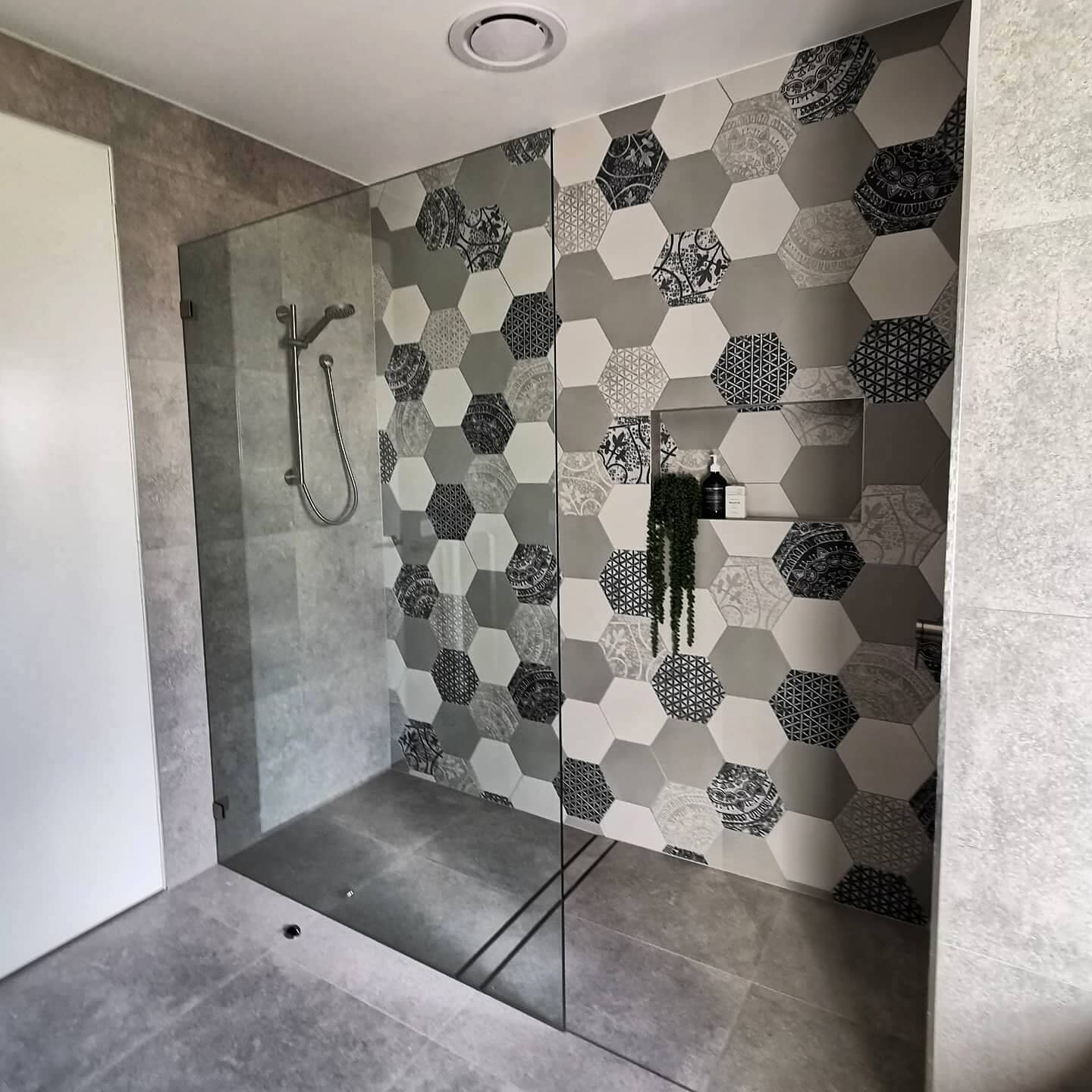 Modern bathroom with the addition of Frameless fixed panel shower screen 🚿